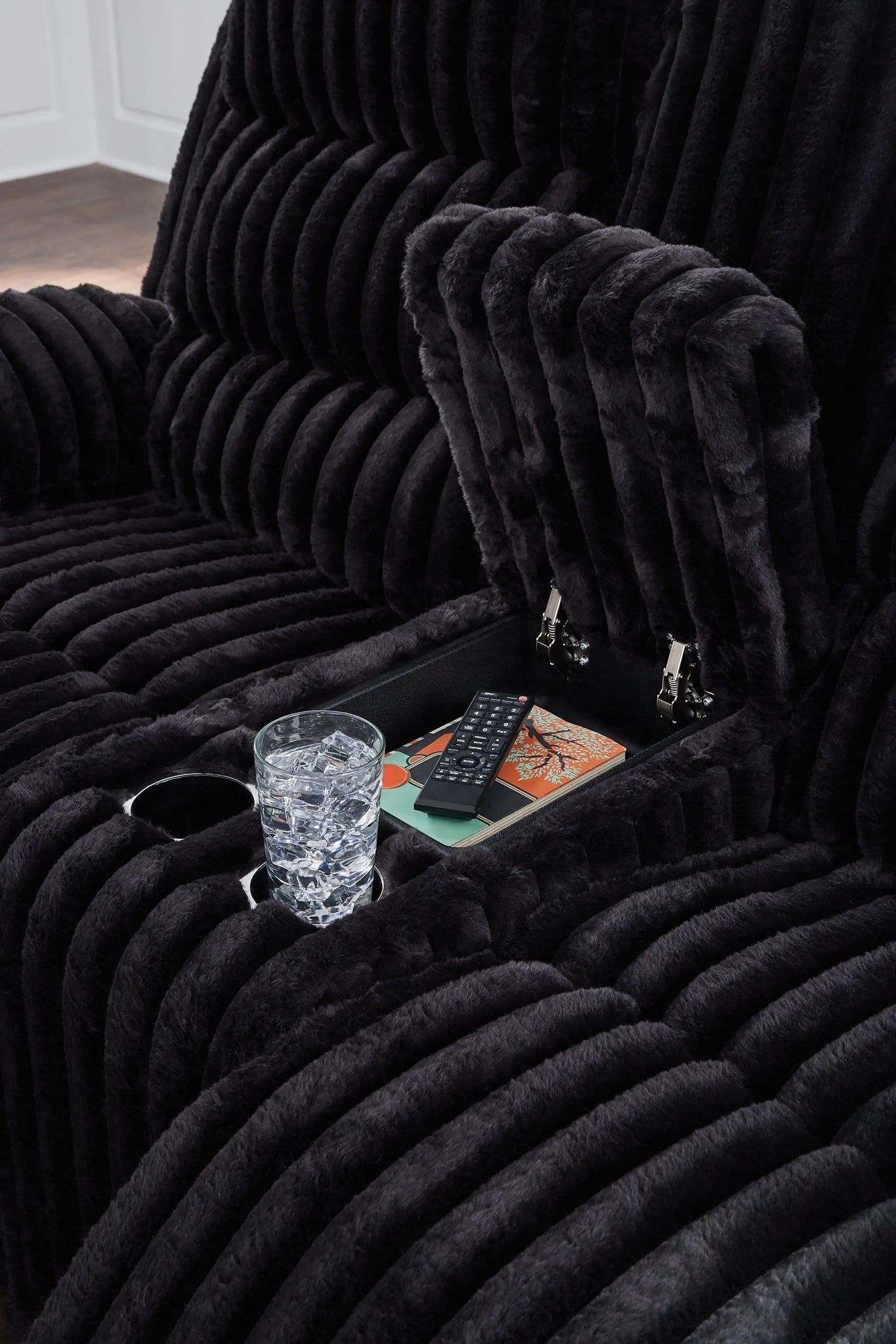 Rhine Falls - Onyx - Double Reclining Power Loveseat With Console - Hornell Furniture Outlet