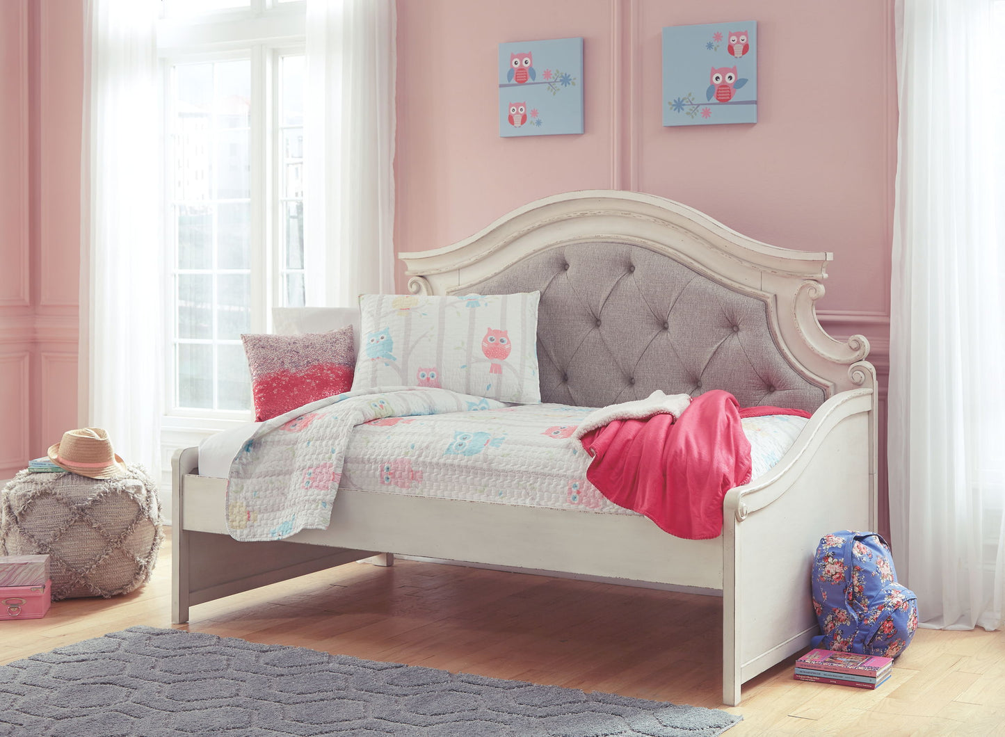Realyn - Chipped White - Twin Day Bed with Storage - Hornell Furniture Outlet