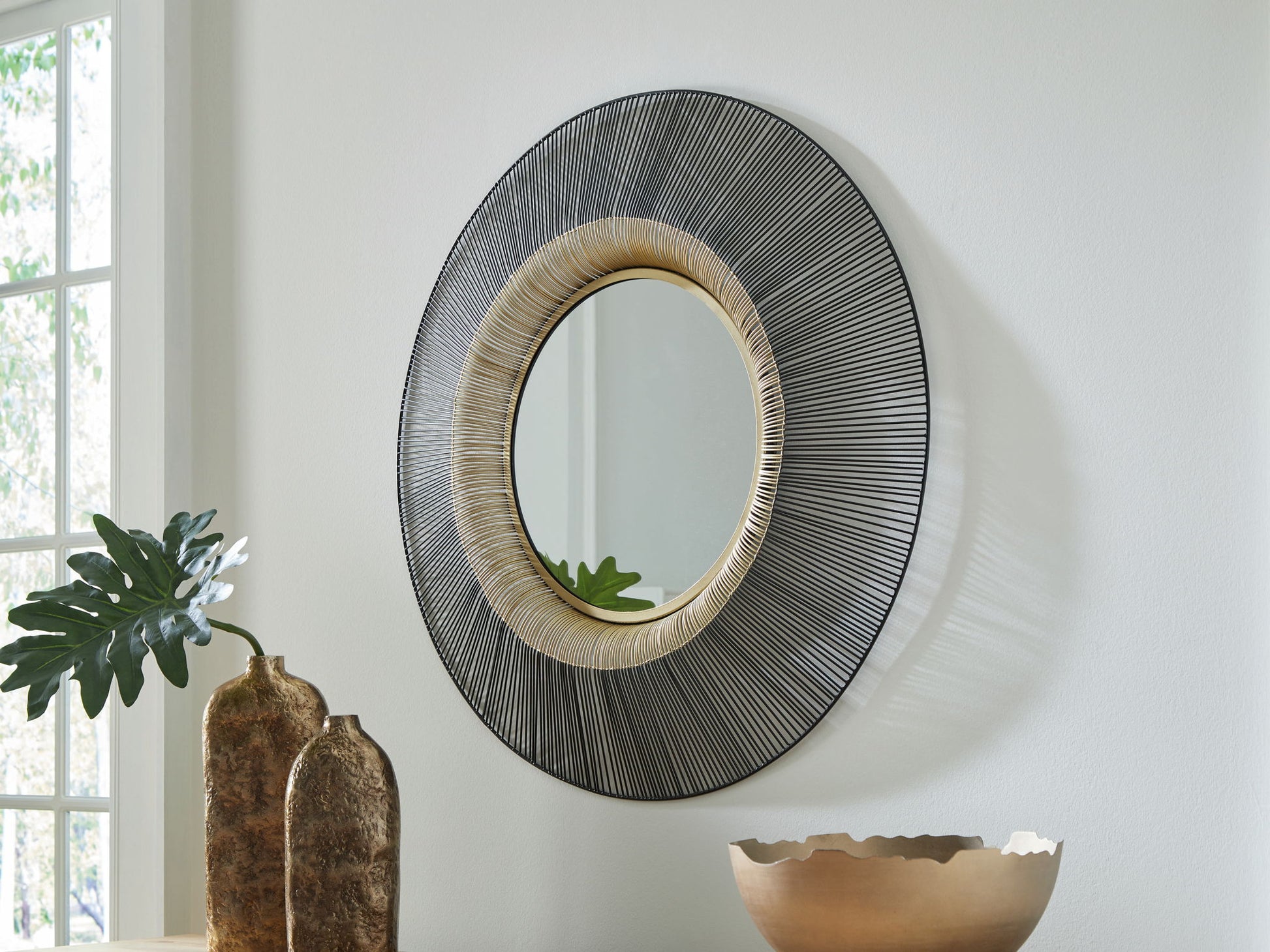 Dallmen - Black / Gold Finish - Accent Mirror - Hornell Furniture Outlet
