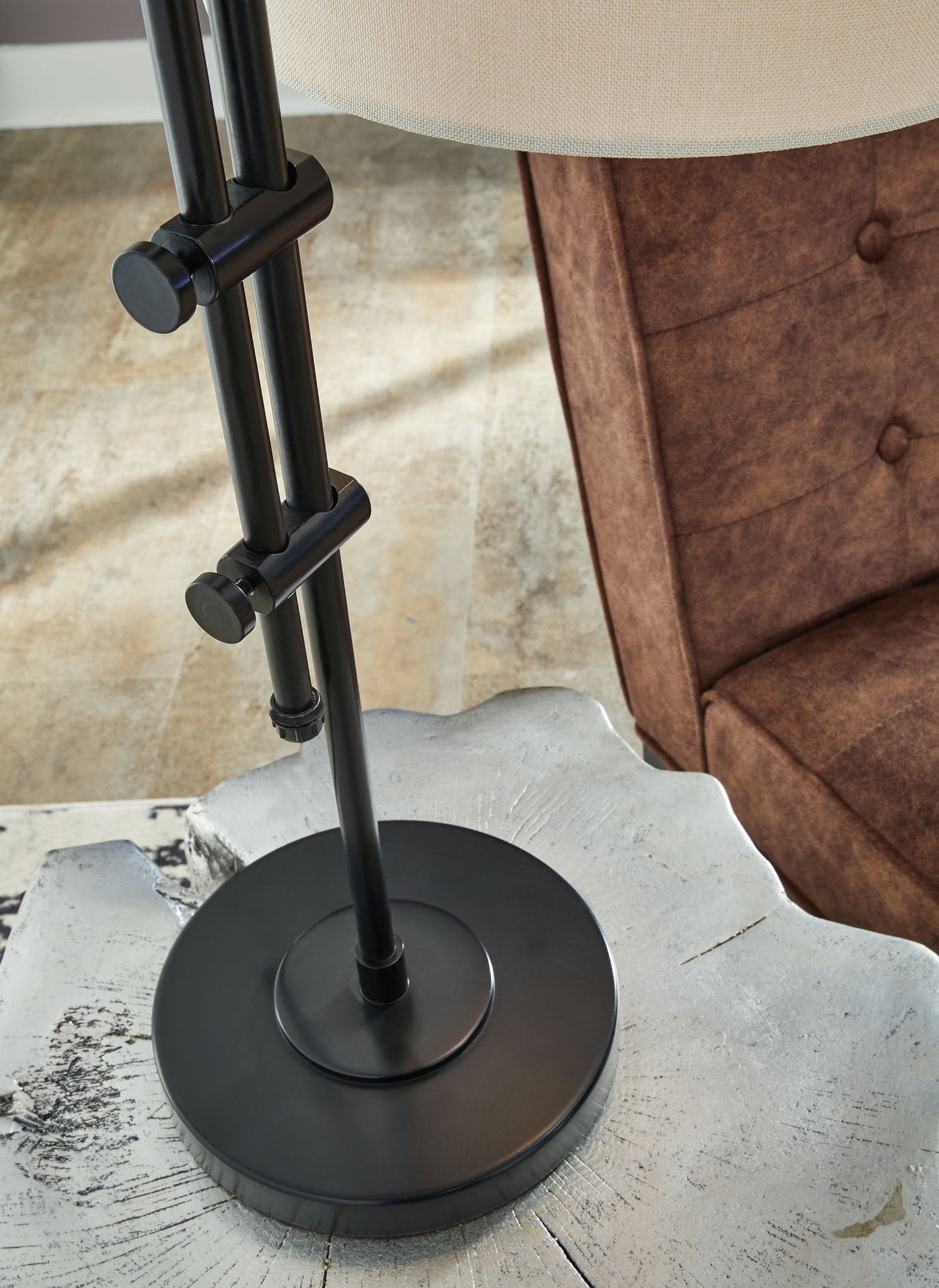 Baronvale - Metal Accent Lamp - Hornell Furniture Outlet