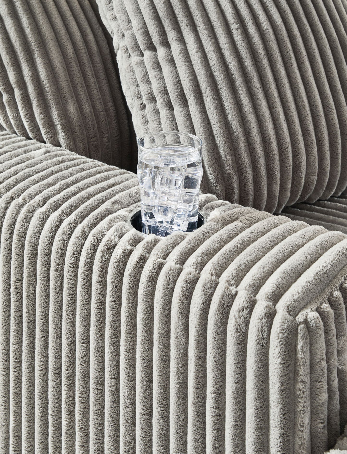 Lindyn - Chaise - Hornell Furniture Outlet