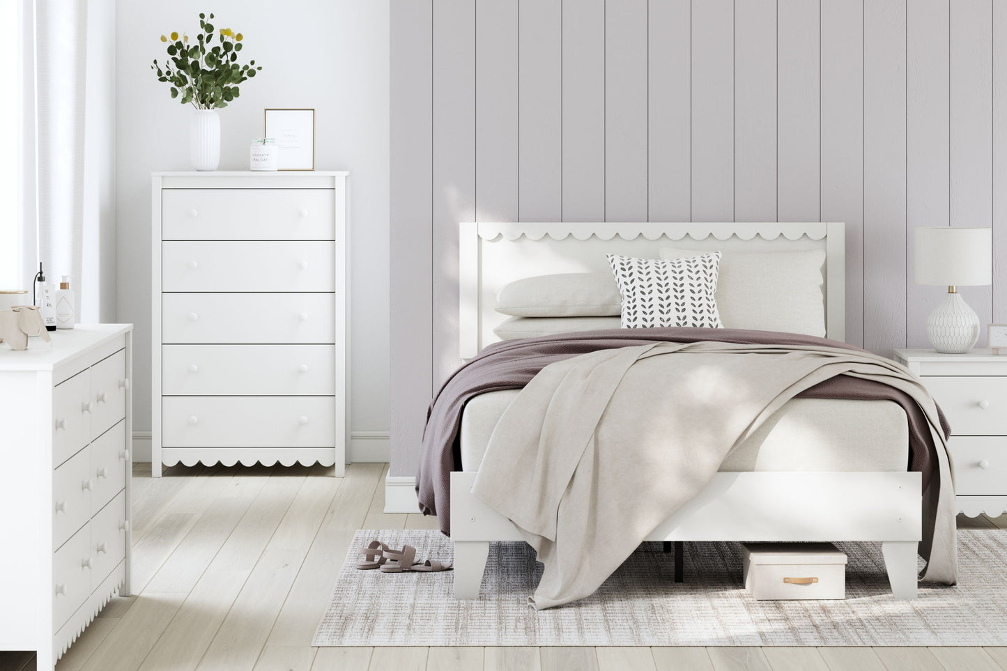 Hallityn - White - Five Drawer Chest - Hornell Furniture Outlet