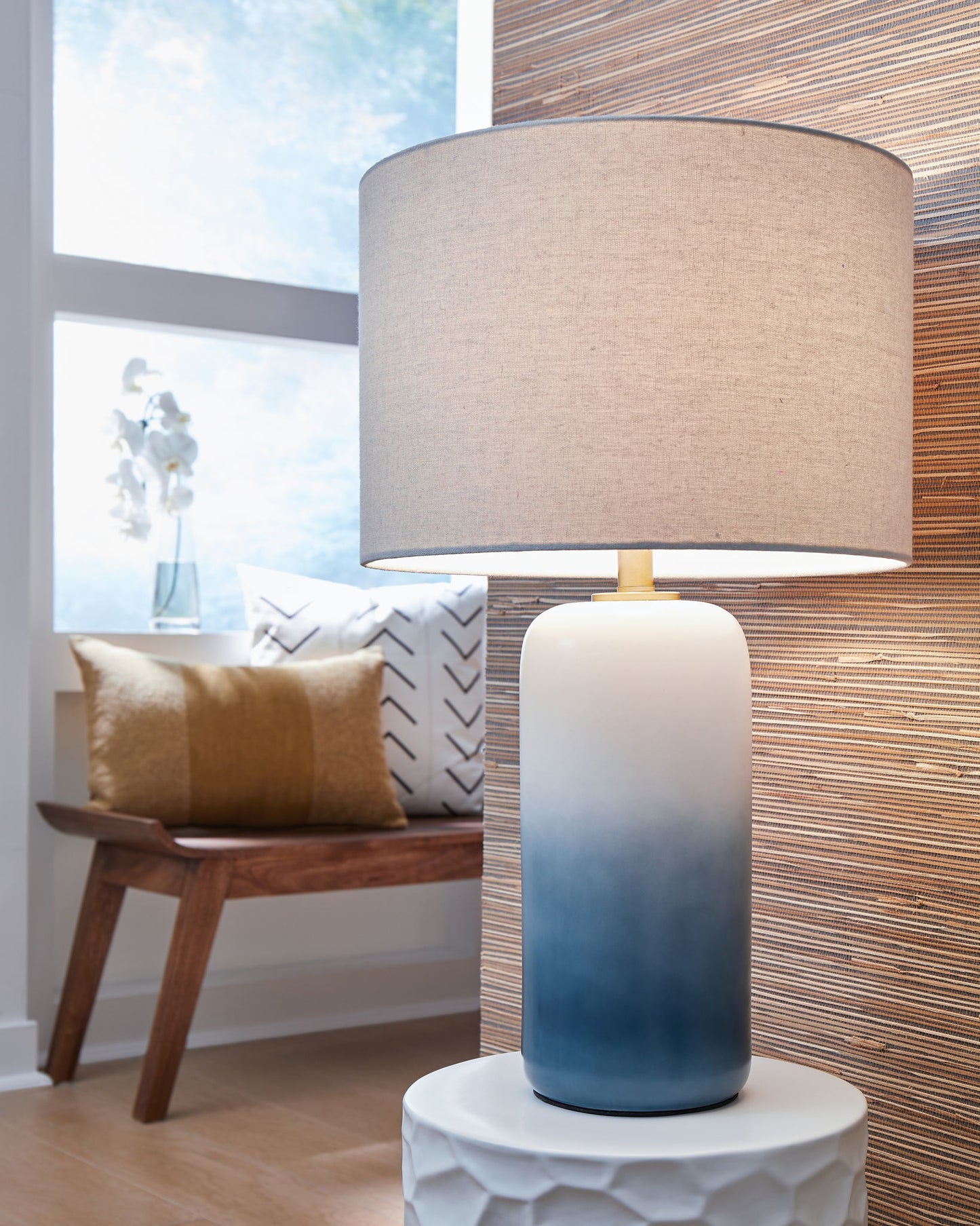 Lemrich - White - Ceramic Table Lamp - Hornell Furniture Outlet