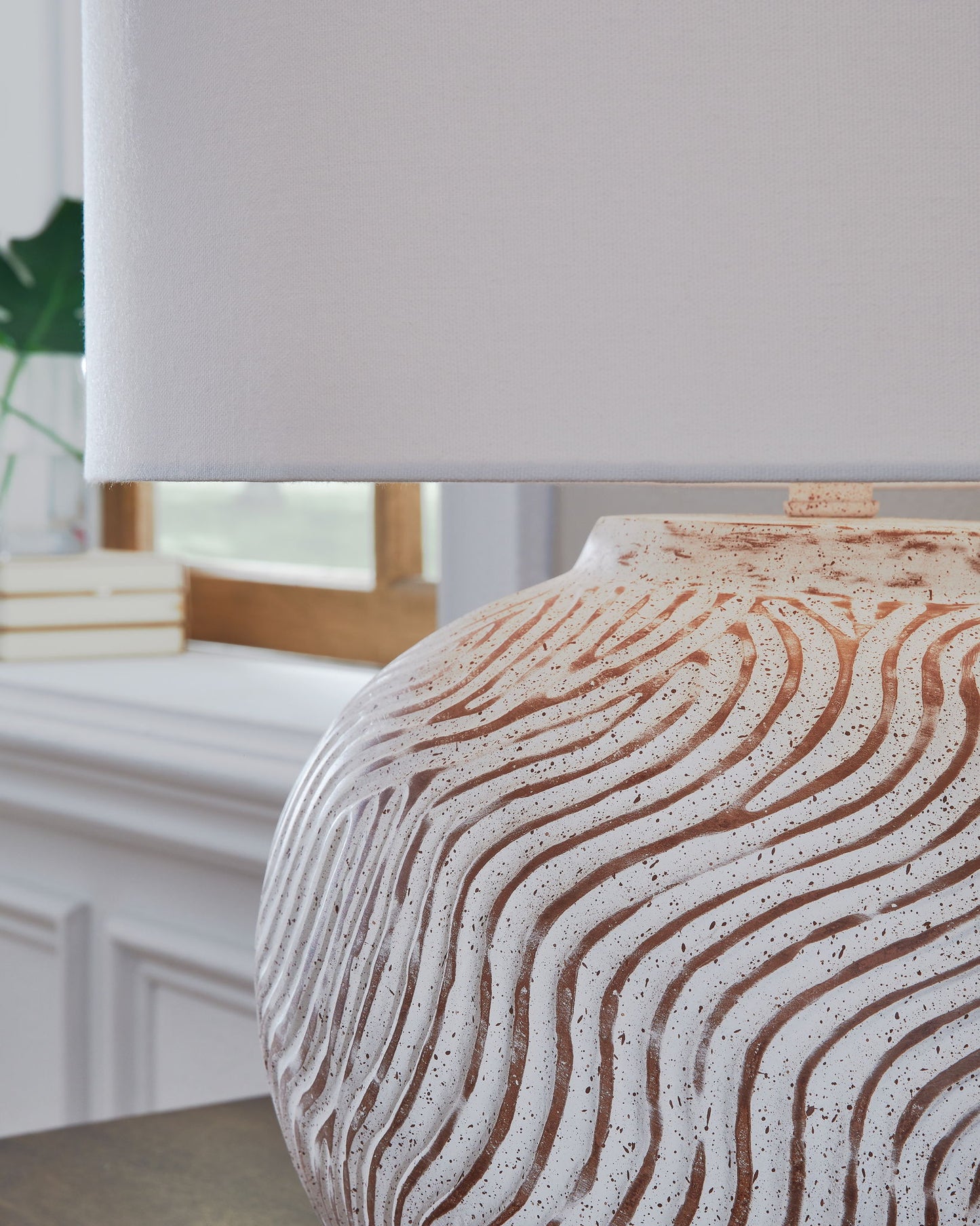 Vien - Terracotta Table Lamp - Distressed White - Hornell Furniture Outlet