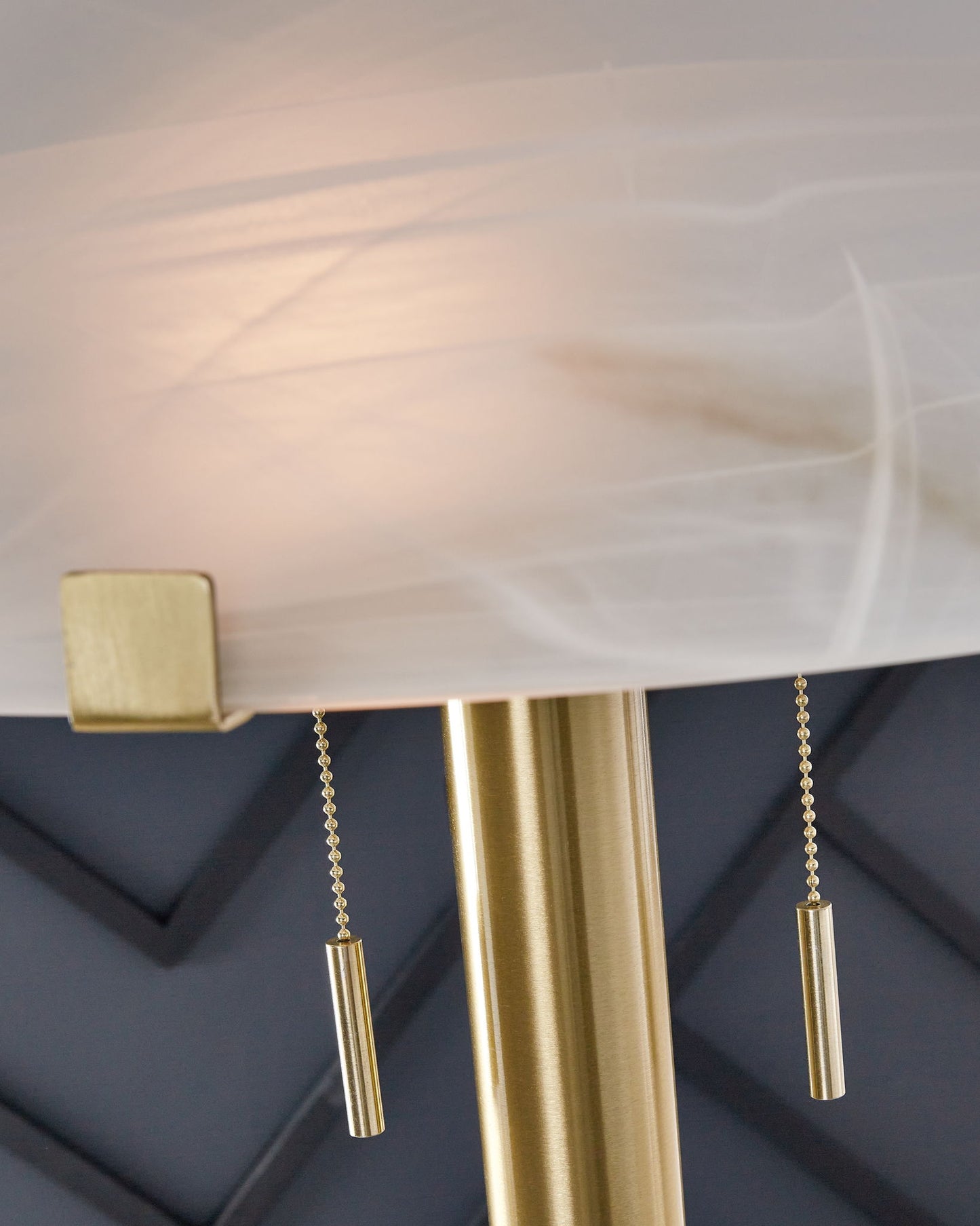 Tobbinsen - Metal Lamp - Hornell Furniture Outlet