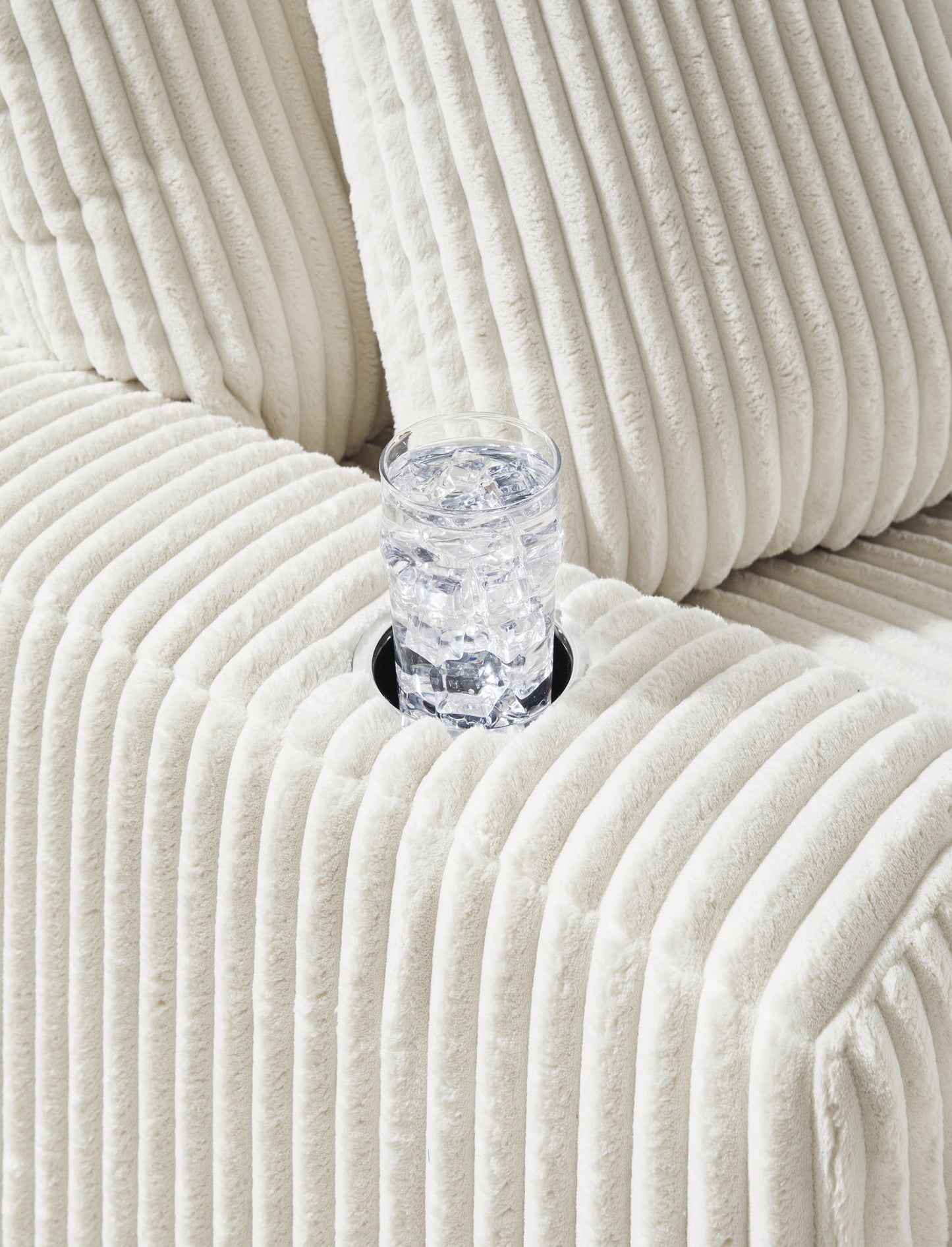 Lindyn - Chaise - Hornell Furniture Outlet