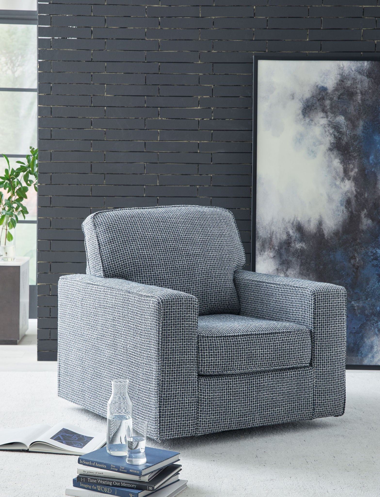 Olwenburg - Swivel Accent Chair - Hornell Furniture Outlet