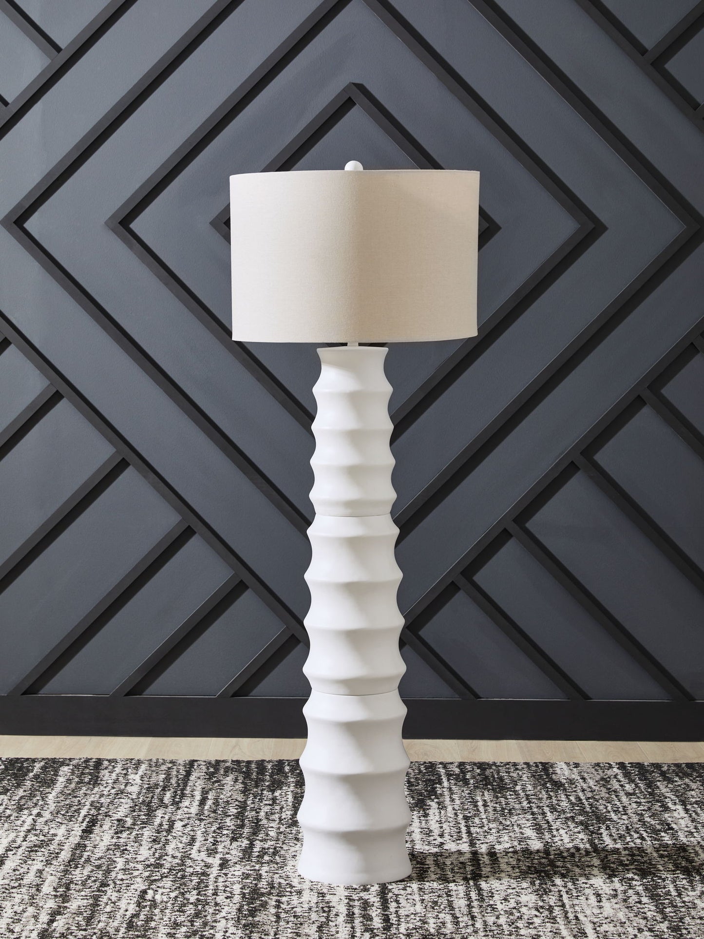 Veraleigh - Poly Lamp - Hornell Furniture Outlet