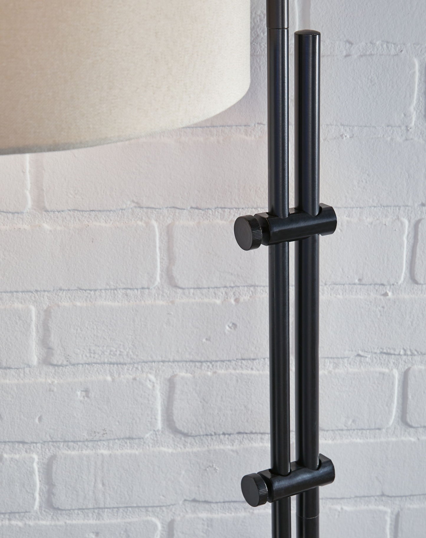 Baronvale - Metal Accent Lamp - Hornell Furniture Outlet
