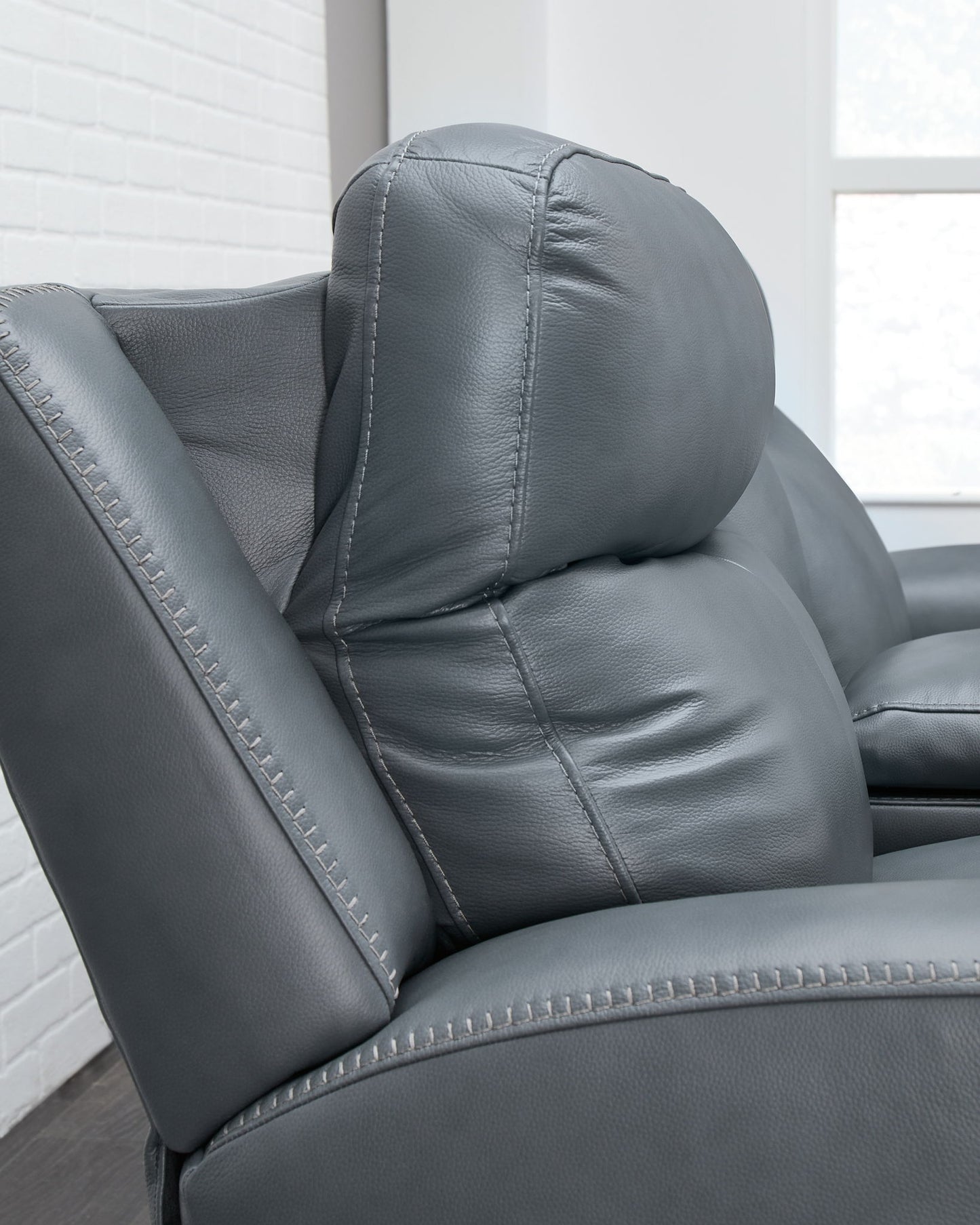 Mindanao - Power Reclining Loveseat With Console /Adj Hdrst - Hornell Furniture Outlet