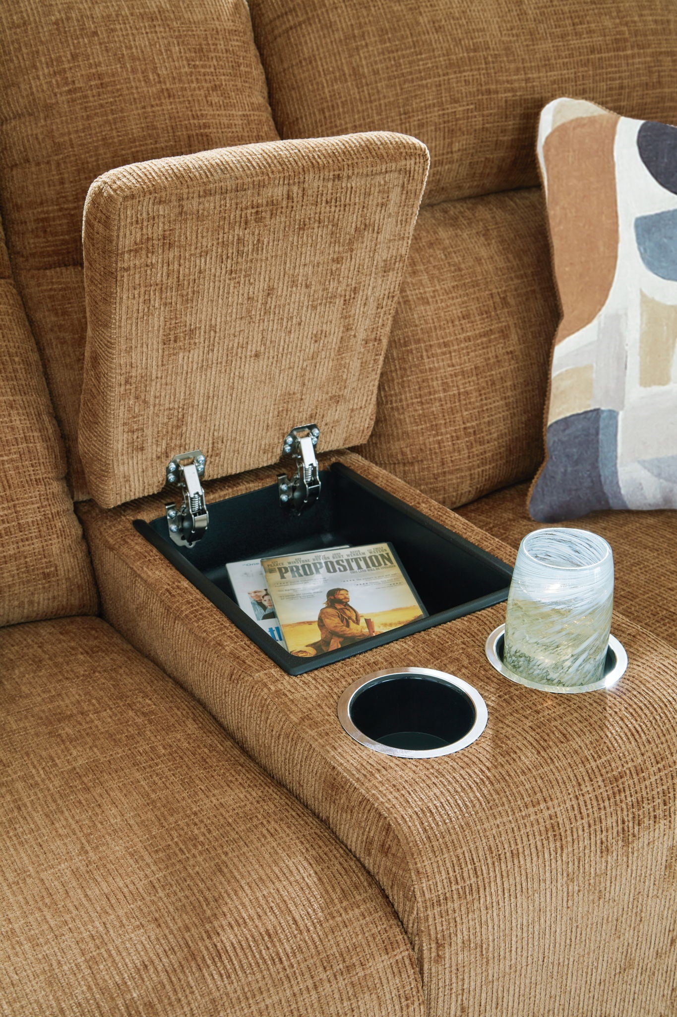 Kanlow - Dbl Reclining Loveseat With Console - Hornell Furniture Outlet