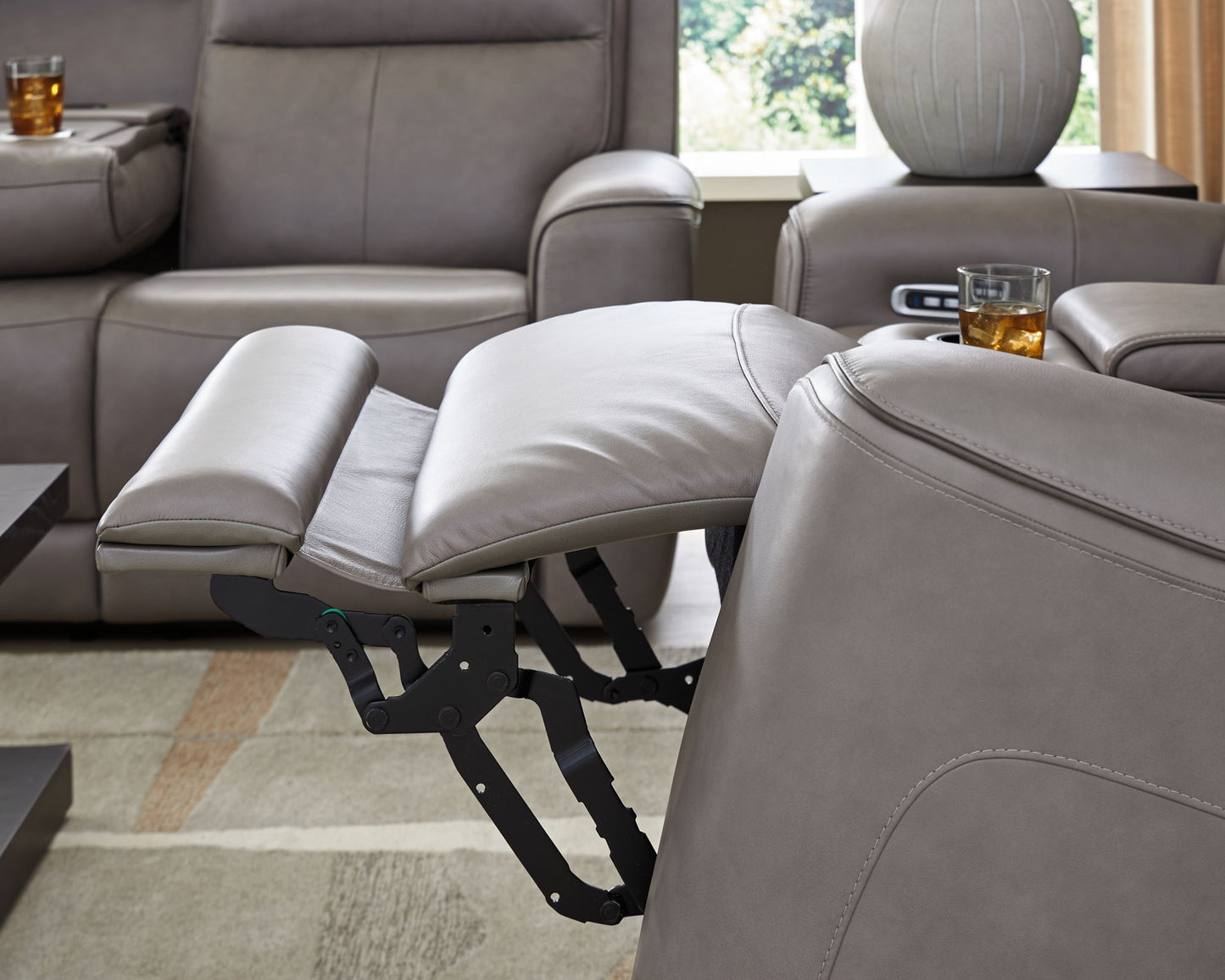 5Z - Comfort - Relaxation - Power Reclining Loveseat with Console / Adj Headrest - Hornell Furniture Outlet