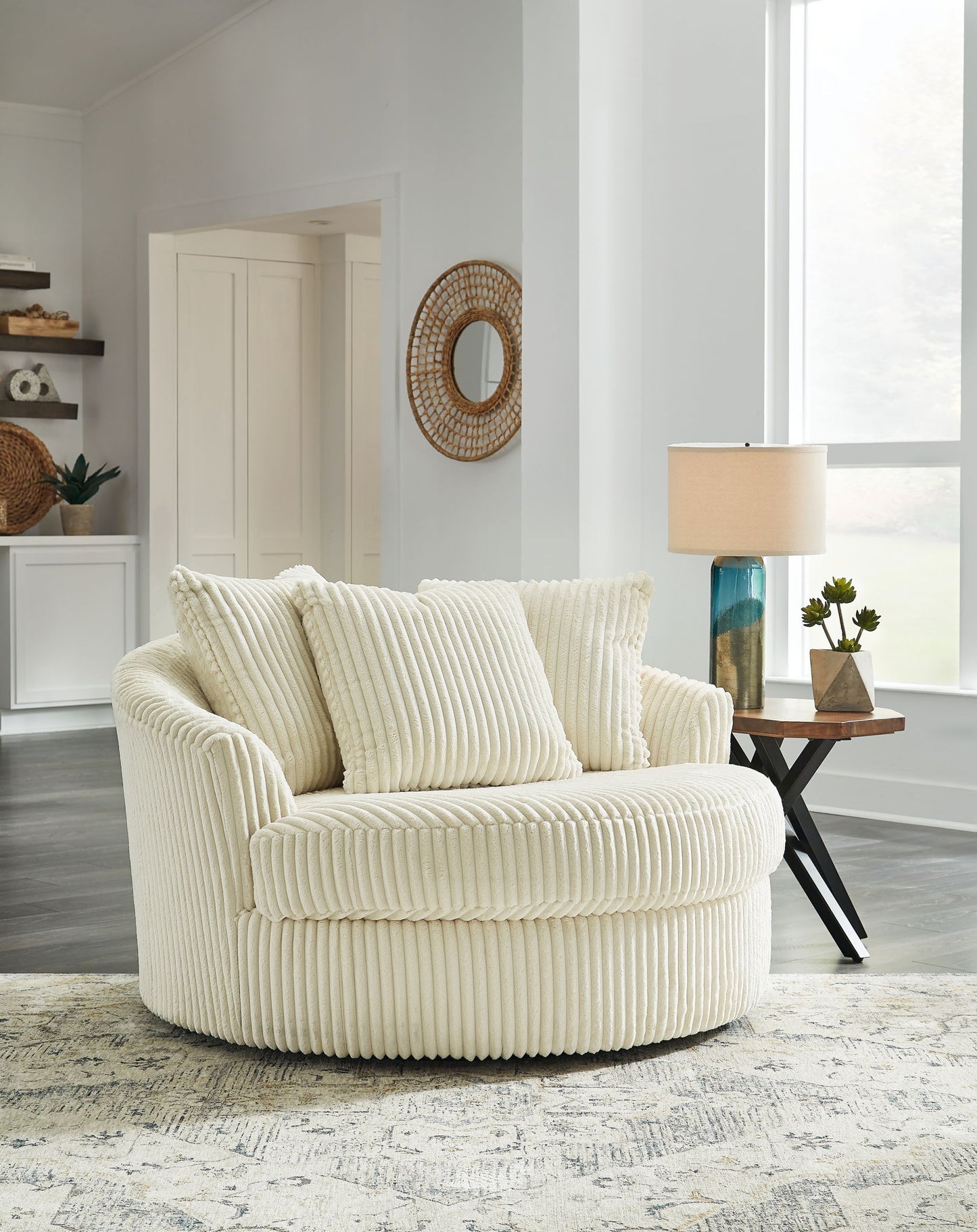 Lindyn - Oversized Swivel Accent Chair - Hornell Furniture Outlet