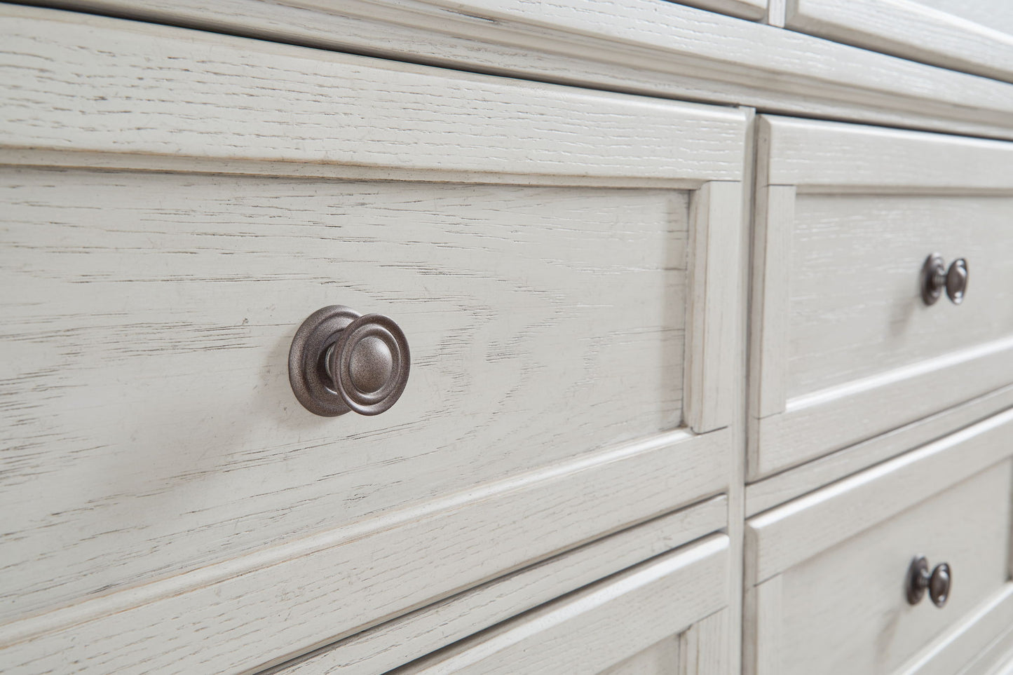 Robbinsdale - Dresser - Hornell Furniture Outlet