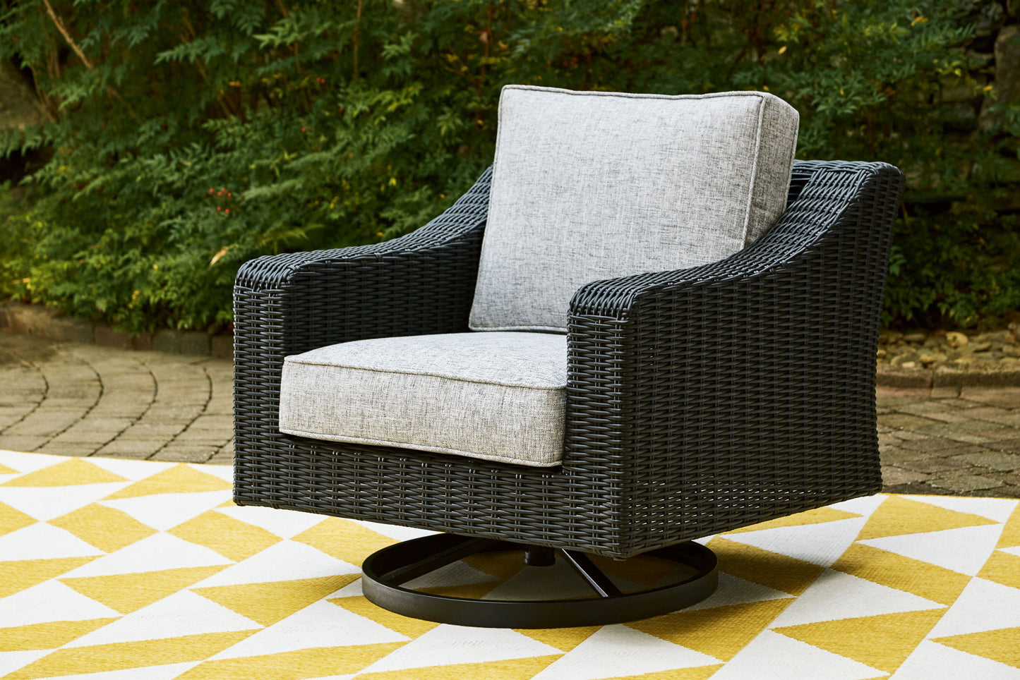 Beachcroft - Swivel Lounge Chair - Hornell Furniture Outlet