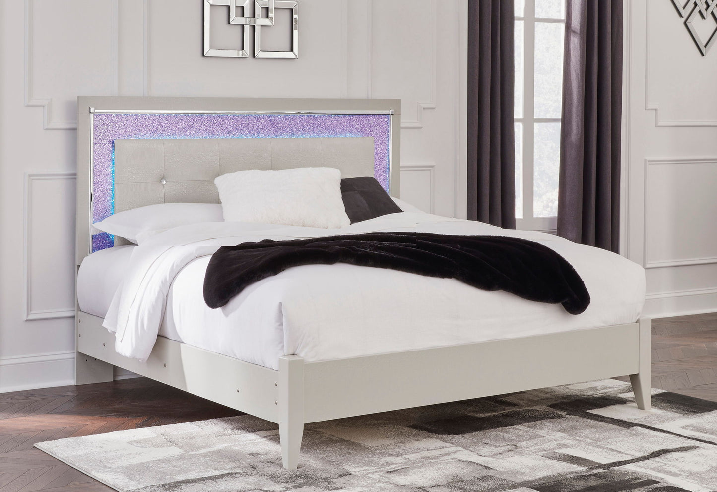 Zyniden - Upholstered Panel Bed - Hornell Furniture Outlet