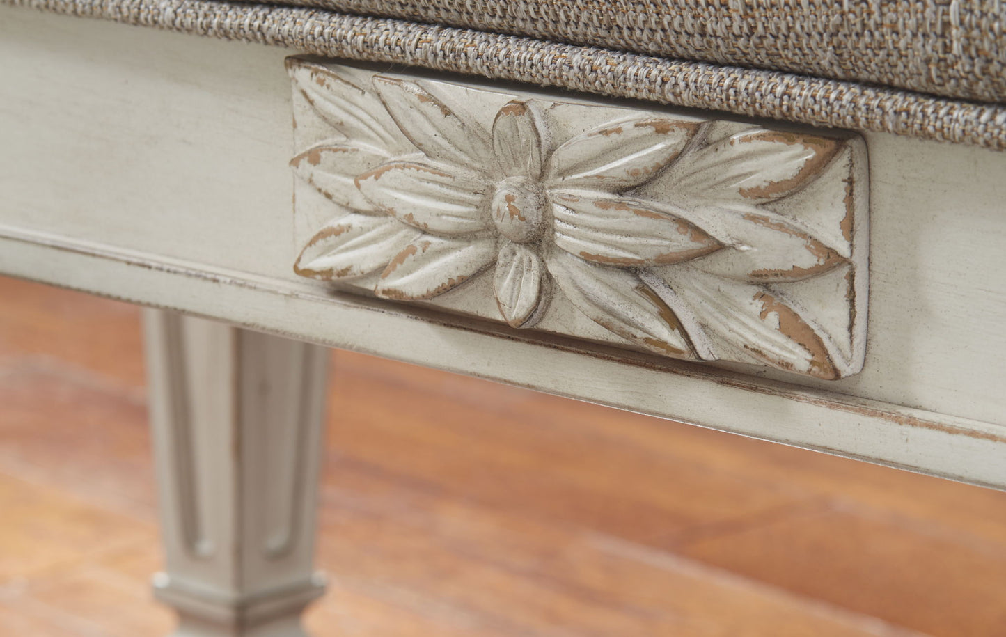 Realyn - Antique White - Accent Bench - Hornell Furniture Outlet