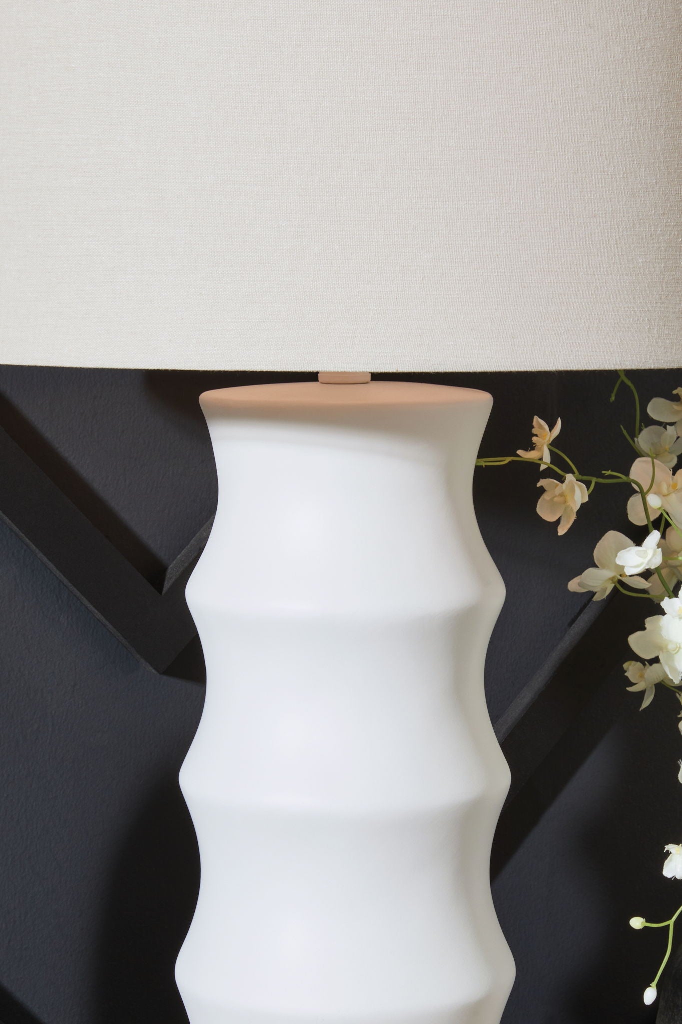 Veraleigh - Poly Lamp - Hornell Furniture Outlet