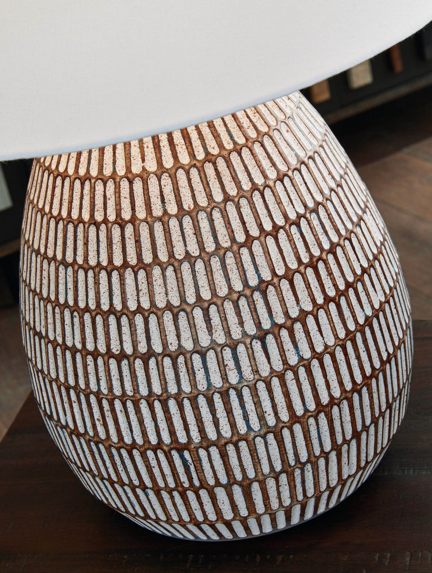 Darrich - Beige / White - Metal Table Lamp - Hornell Furniture Outlet