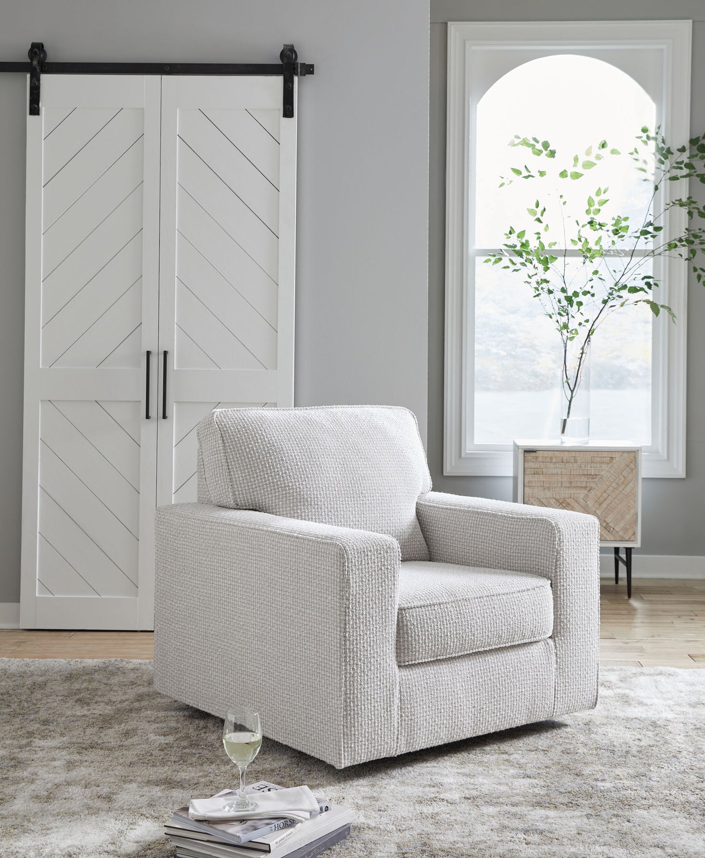 Olwenburg - Swivel Accent Chair - Hornell Furniture Outlet