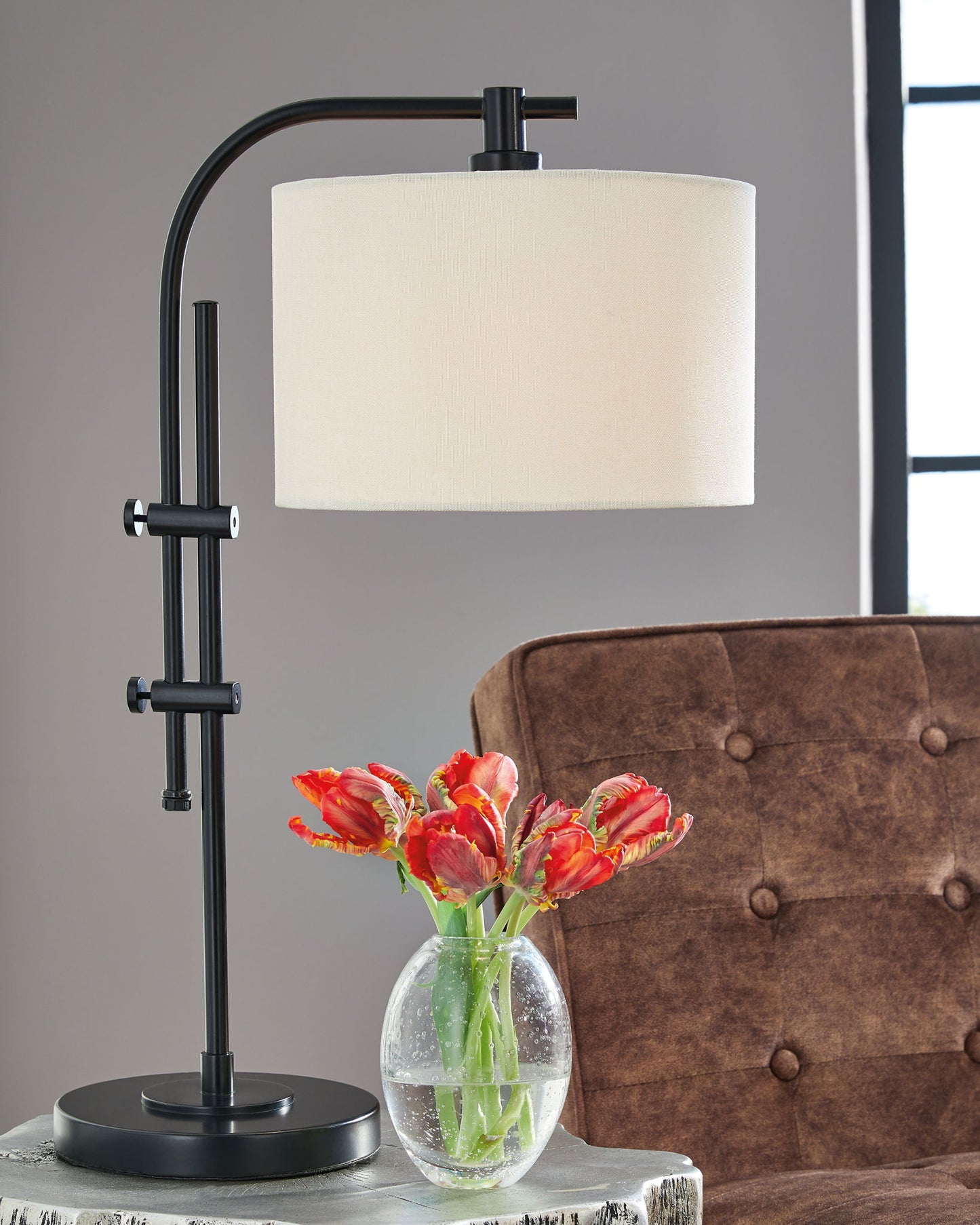 Baronvale - Metal Accent Lamp - Hornell Furniture Outlet
