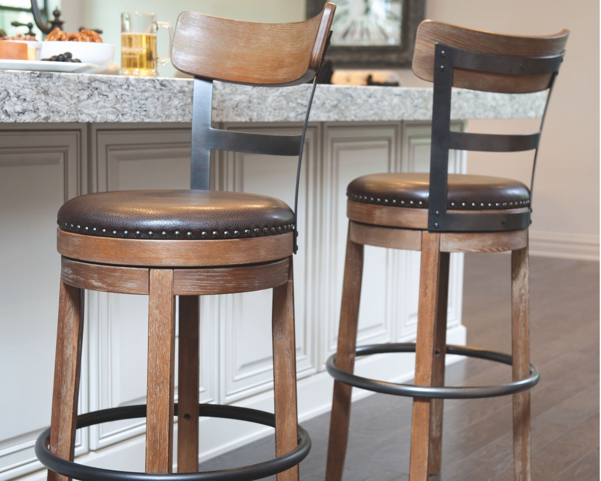 Pinnadel - Swivel Barstool - Hornell Furniture Outlet