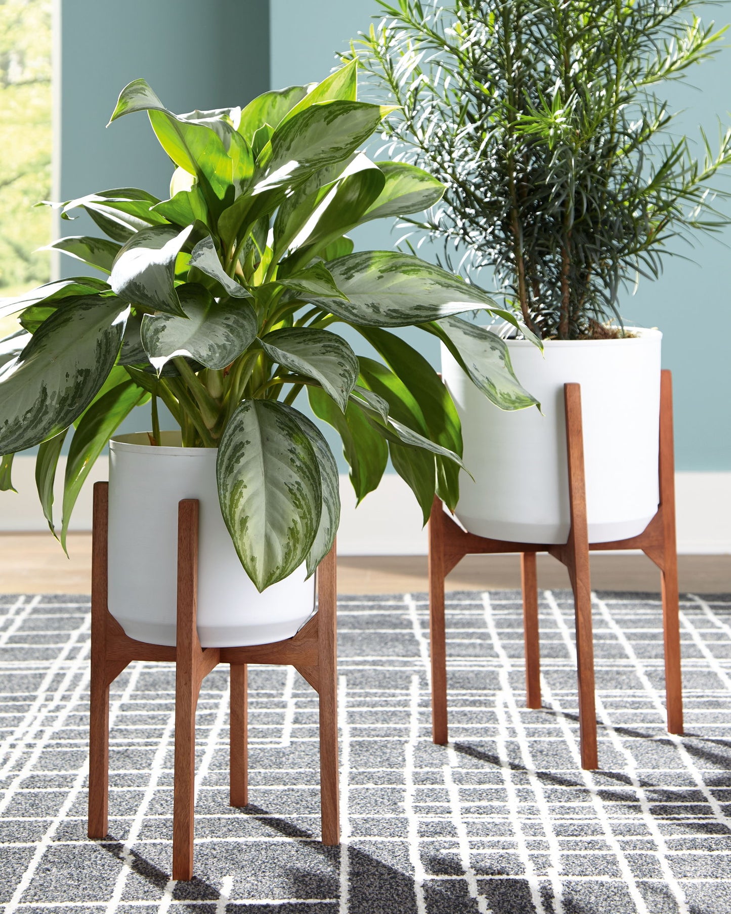 Dorcey - White / Brown - Planter Set (Set of 2) - Hornell Furniture Outlet