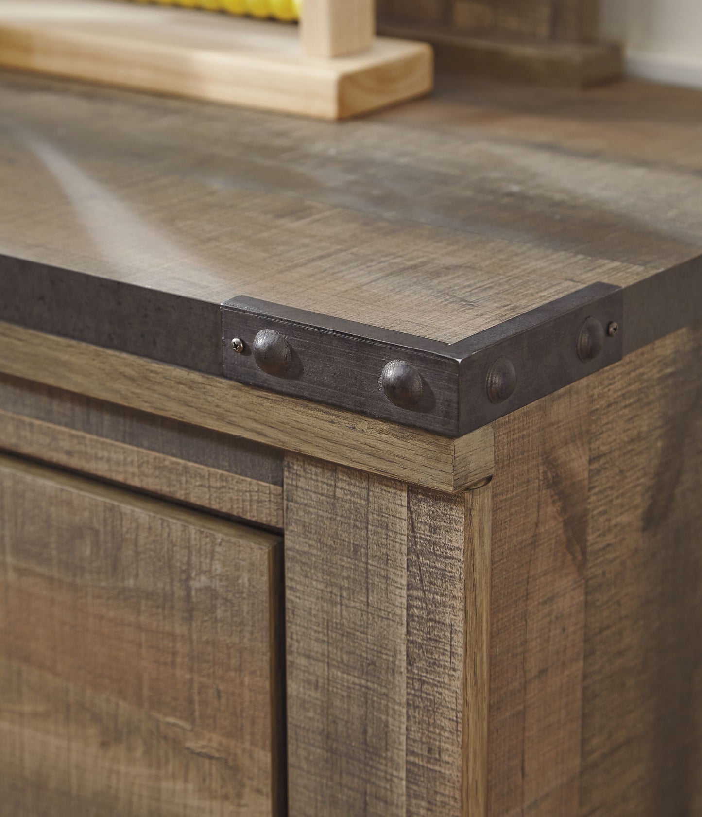 Trinell - Five Drawer Chest - Brown - Hornell Furniture Outlet