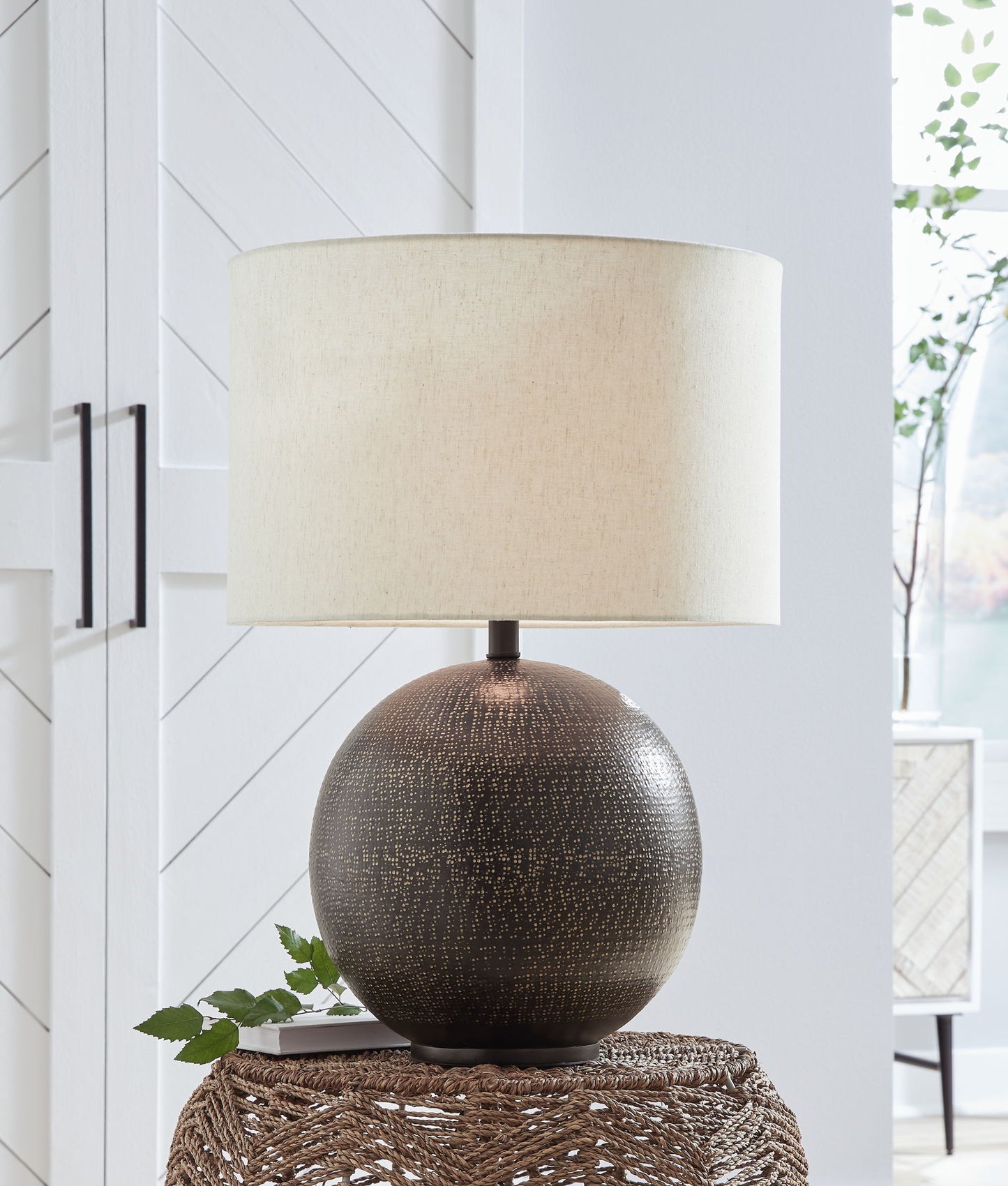 Hambell - Black / Gold Finish - Metal Table Lamp - Hornell Furniture Outlet