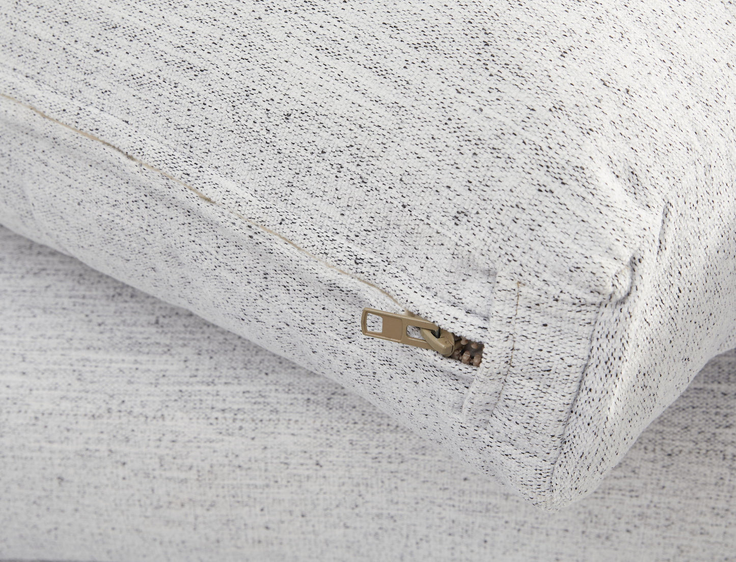 Belvoir - Loveseat