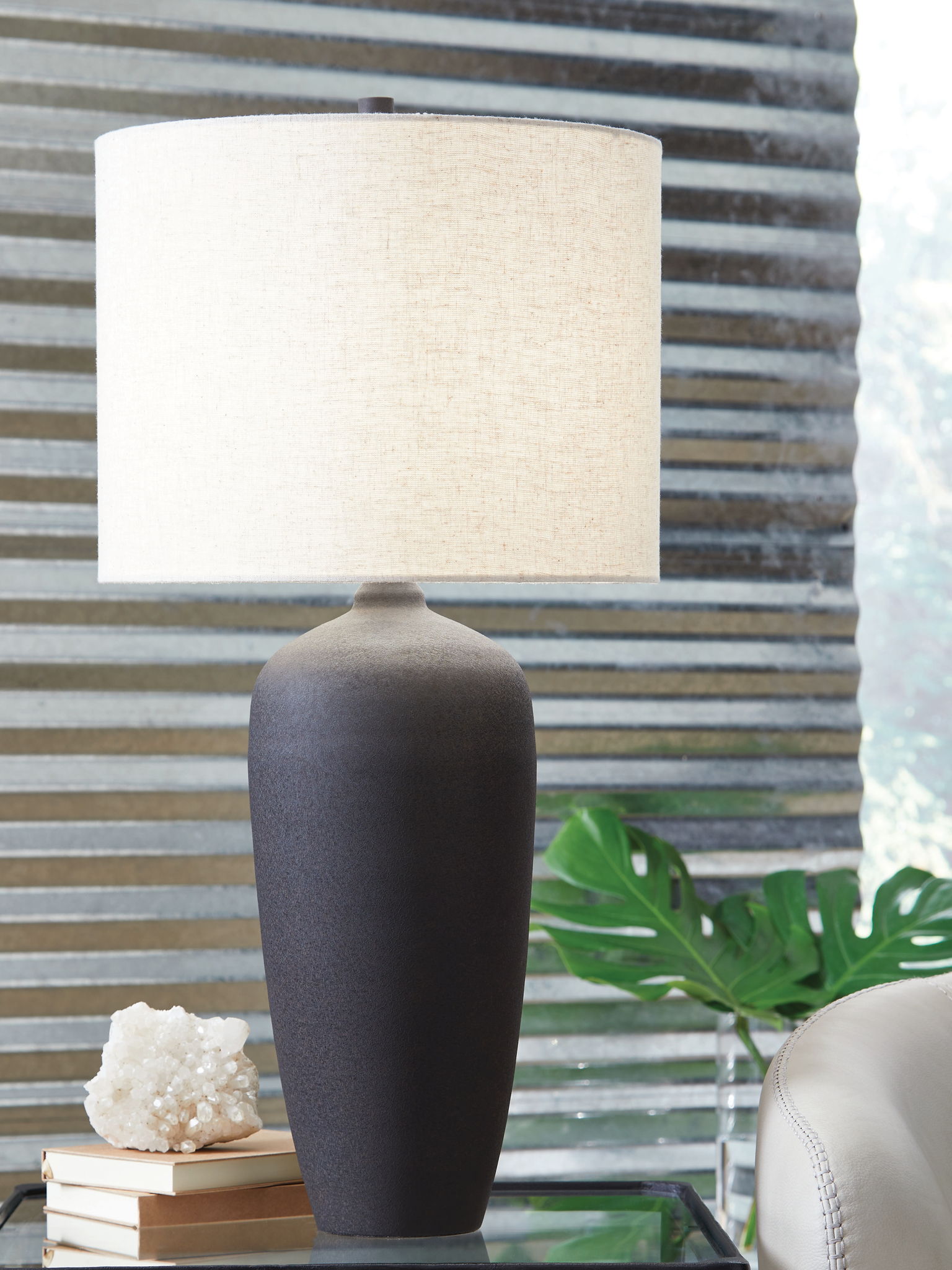 Ryenburg - Black - Metal Table Lamp - Hornell Furniture Outlet