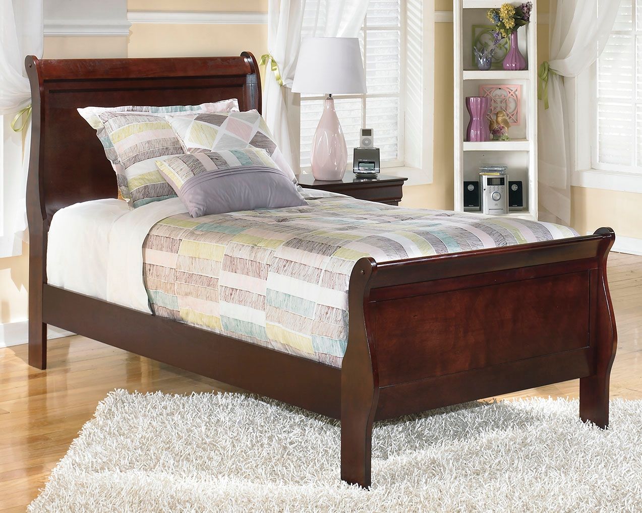 Alisdair - Sleigh Bed Set - Hornell Furniture Outlet