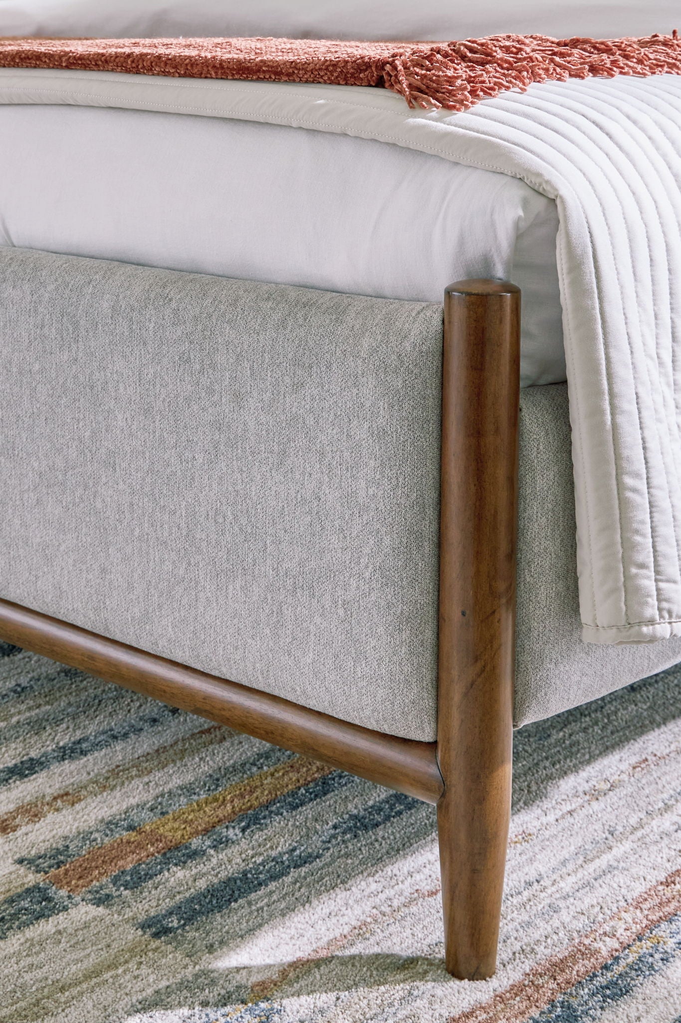 Lyncott - Upholstered Bed - Hornell Furniture Outlet