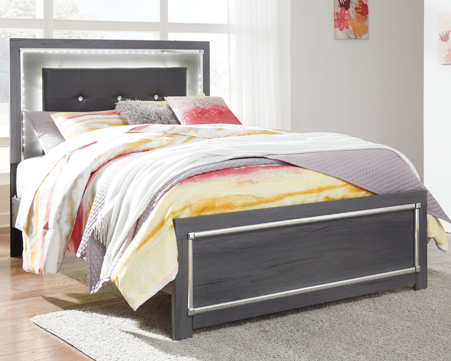 Lodanna - Panel Bed - Hornell Furniture Outlet