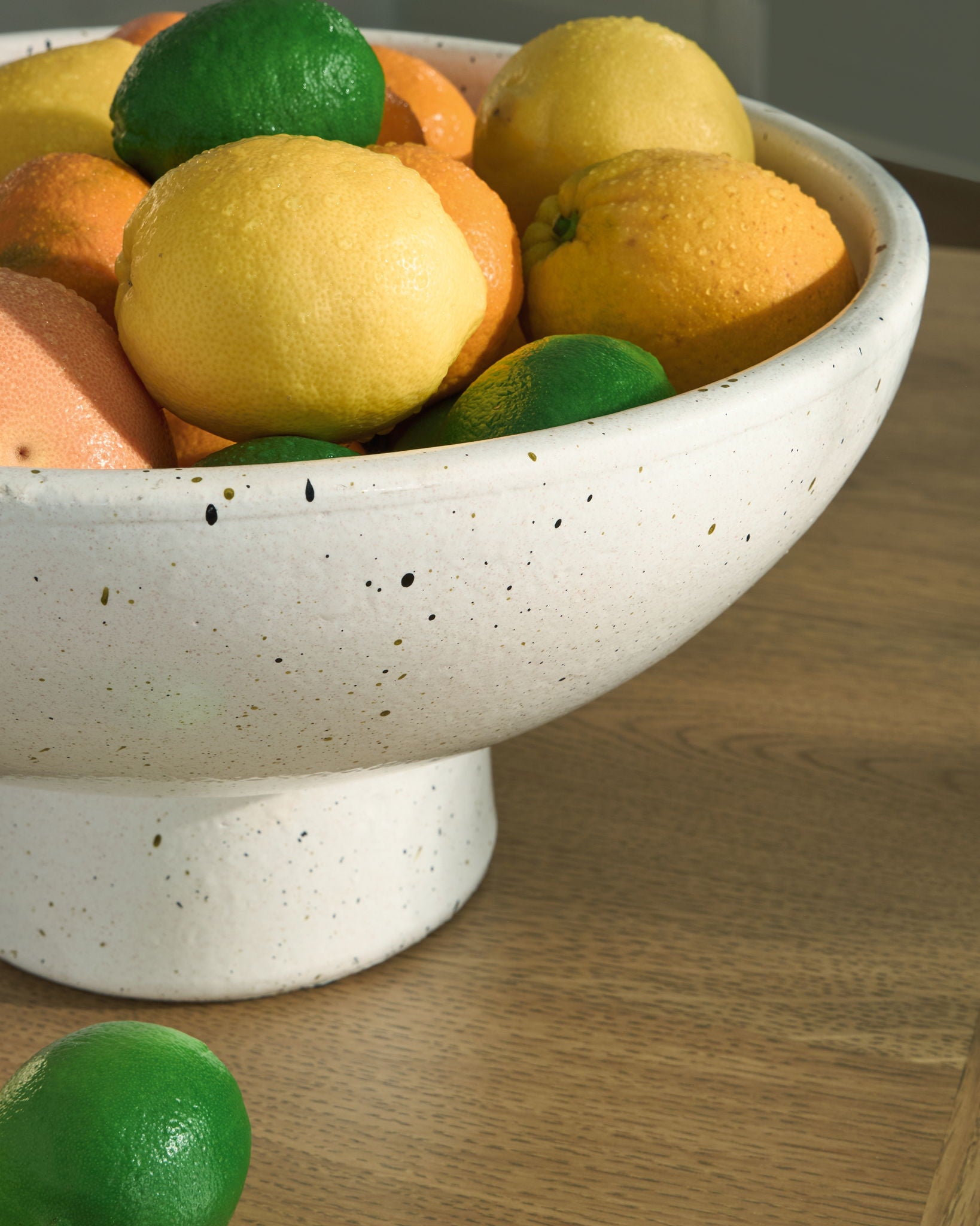 Dallinworth - White / Black - Bowl - Hornell Furniture Outlet