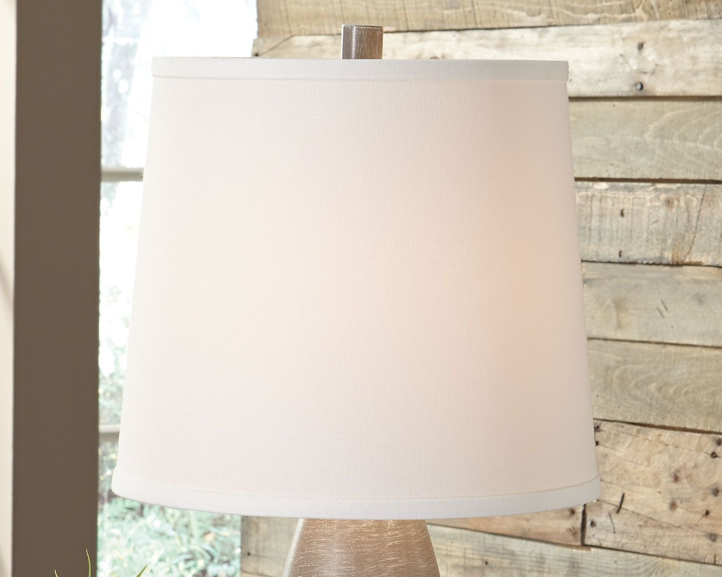 Shavontae - Table Lamp - Hornell Furniture Outlet