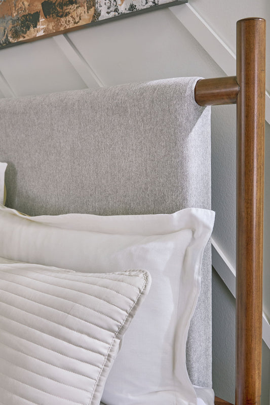 Lyncott - Upholstered Bed - Hornell Furniture Outlet