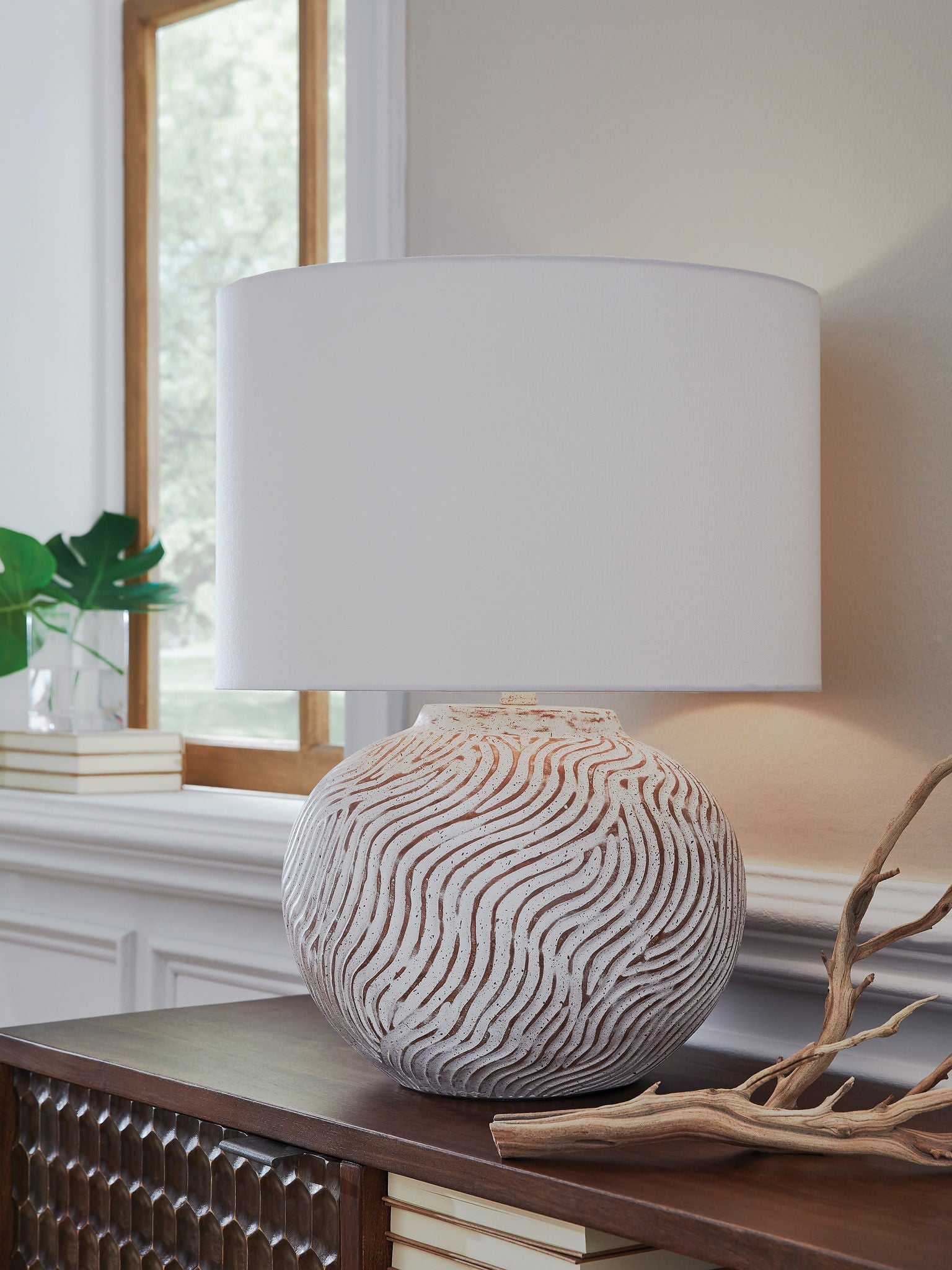 Vien - Terracotta Table Lamp - Distressed White - Hornell Furniture Outlet