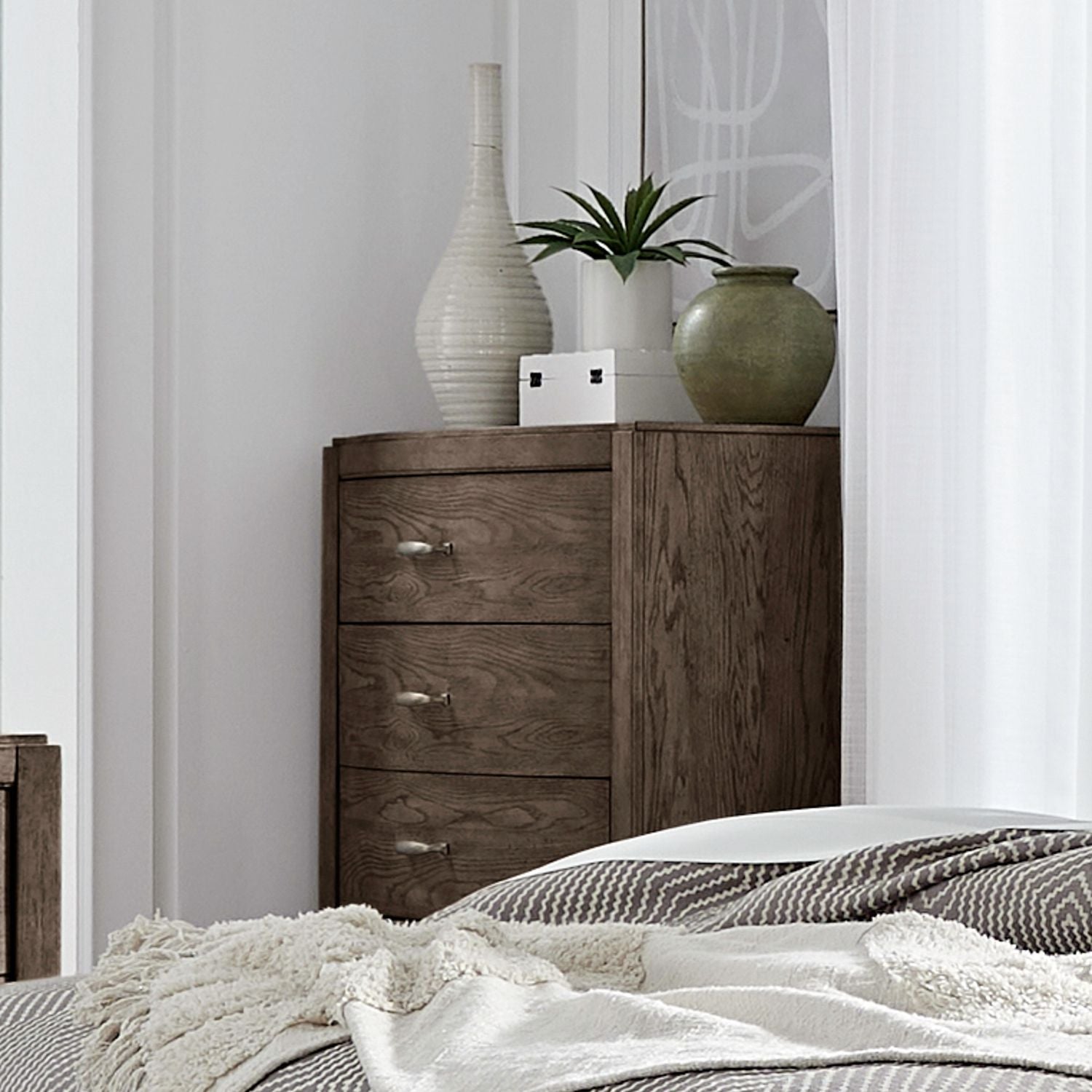 Avalon - 5 Drawer Chest - Hornell Furniture Outlet