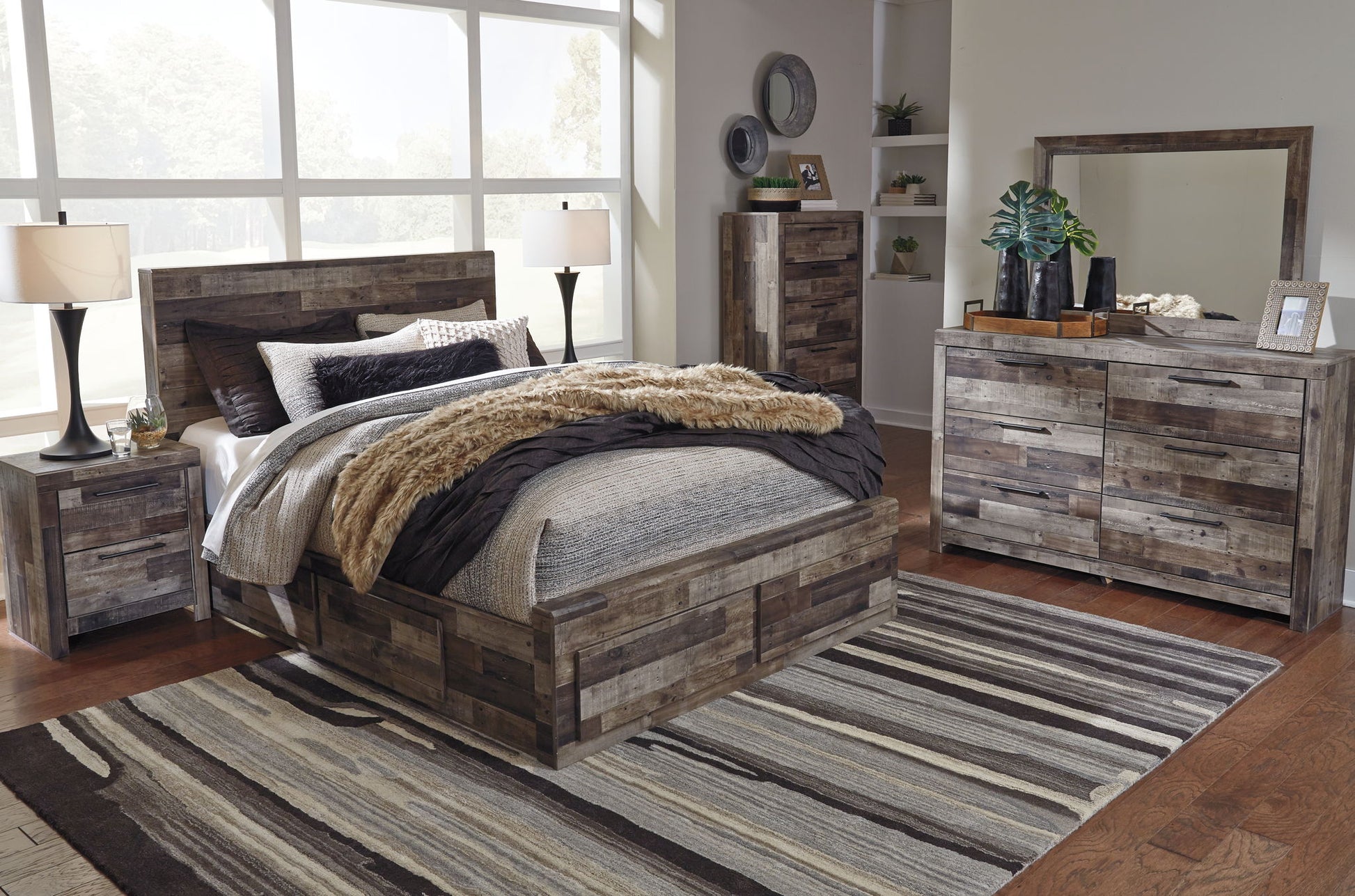 Derekson - Panel Bed - Hornell Furniture Outlet