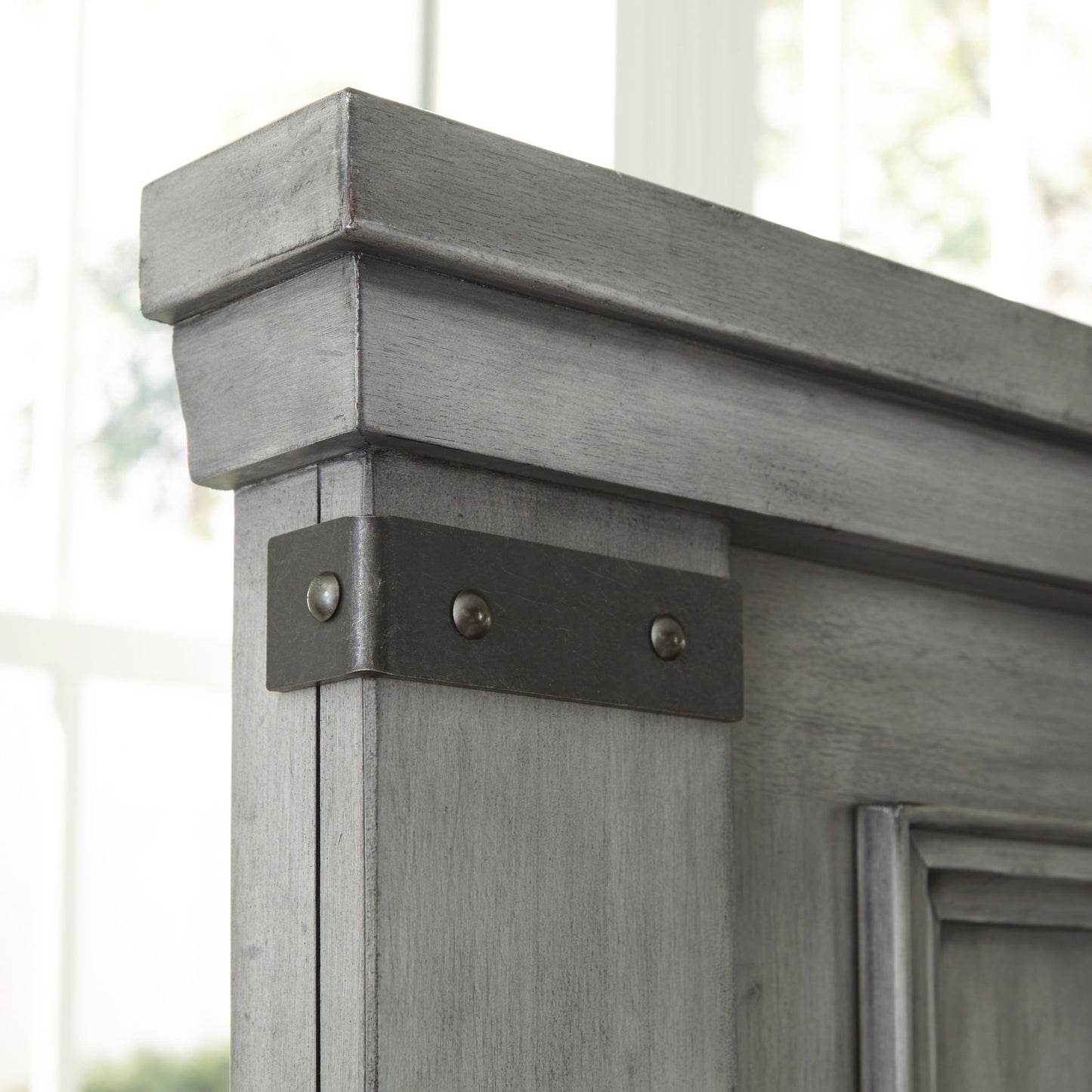 Russelyn - Storage Bed - Hornell Furniture Outlet