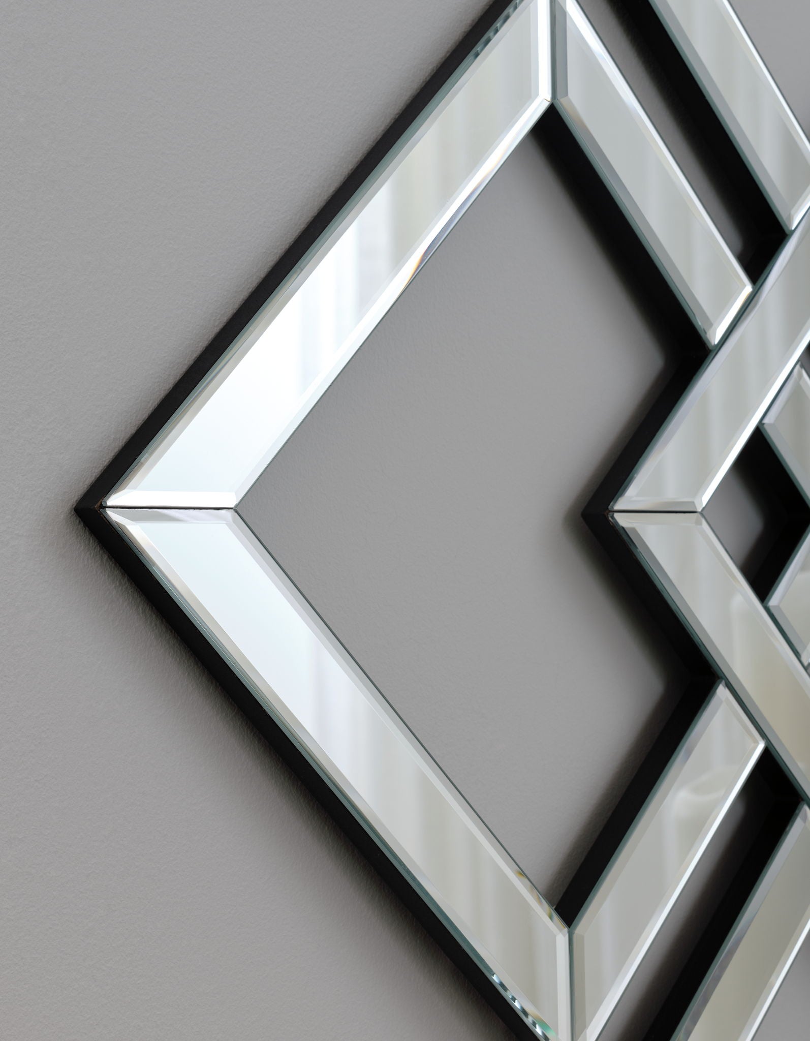 Quinnley - Metallic - Accent Mirror - Hornell Furniture Outlet