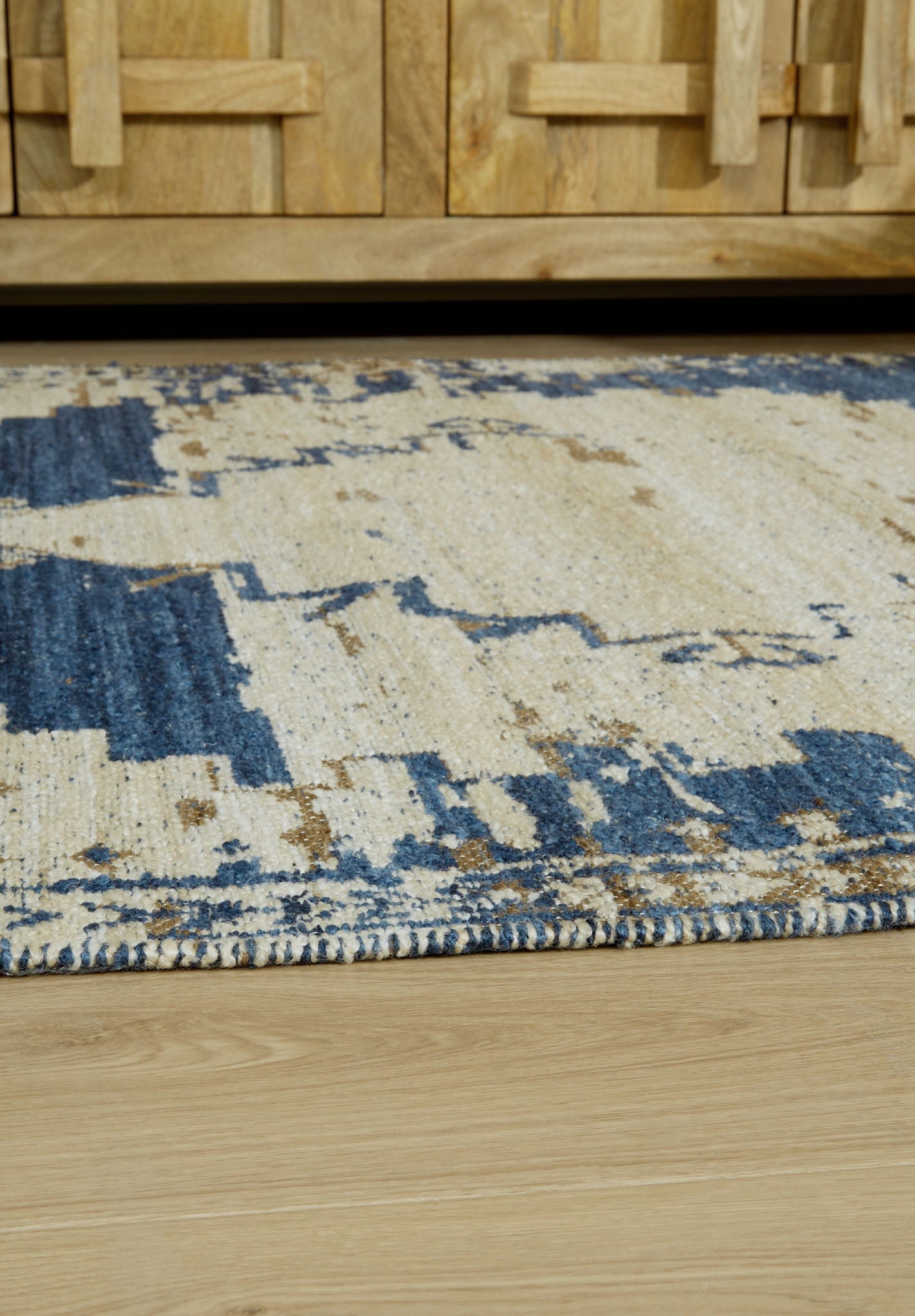 Varnler - Rug - Hornell Furniture Outlet
