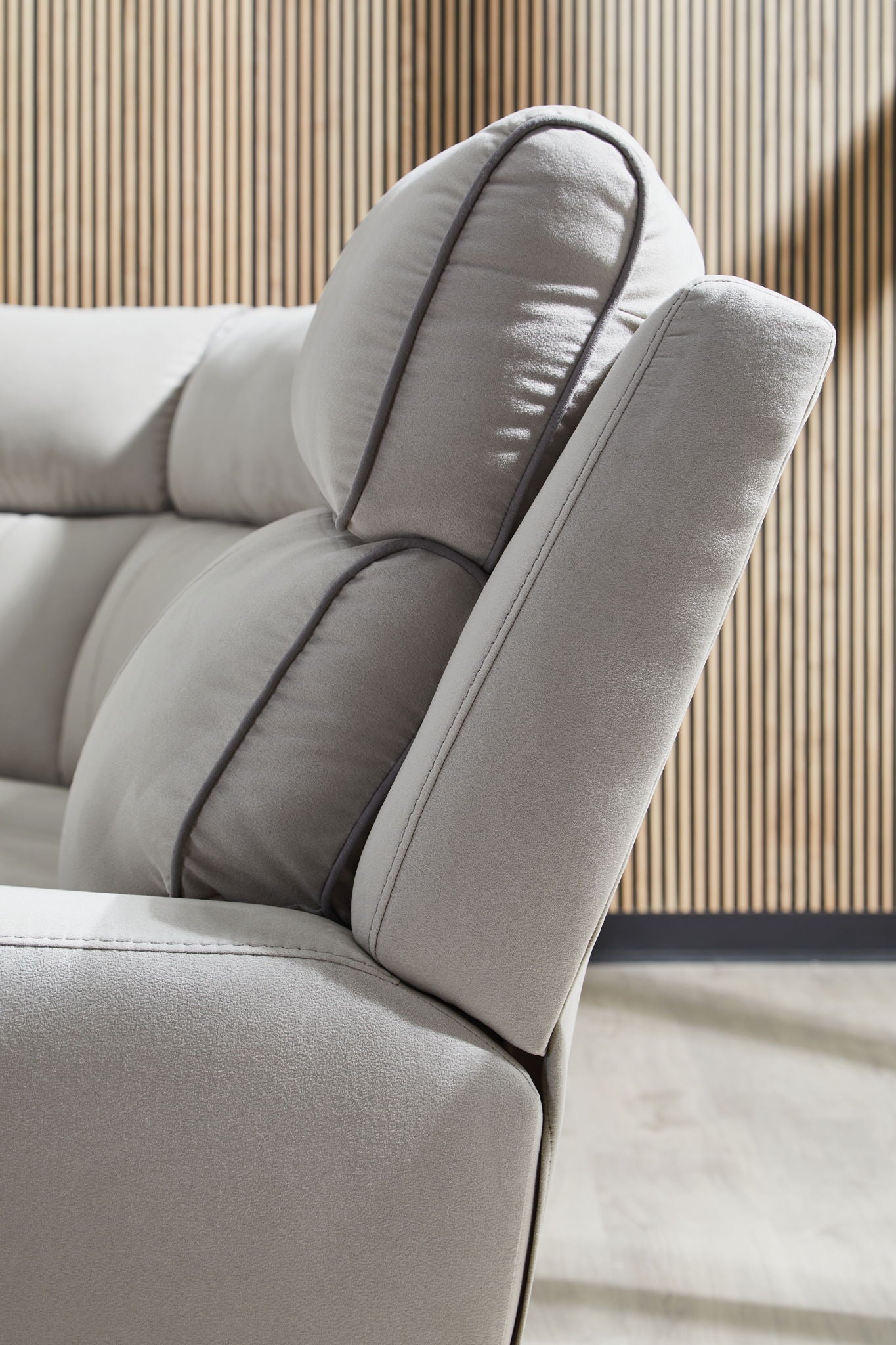 Social Pointe - Reclining Sectional - Hornell Furniture Outlet