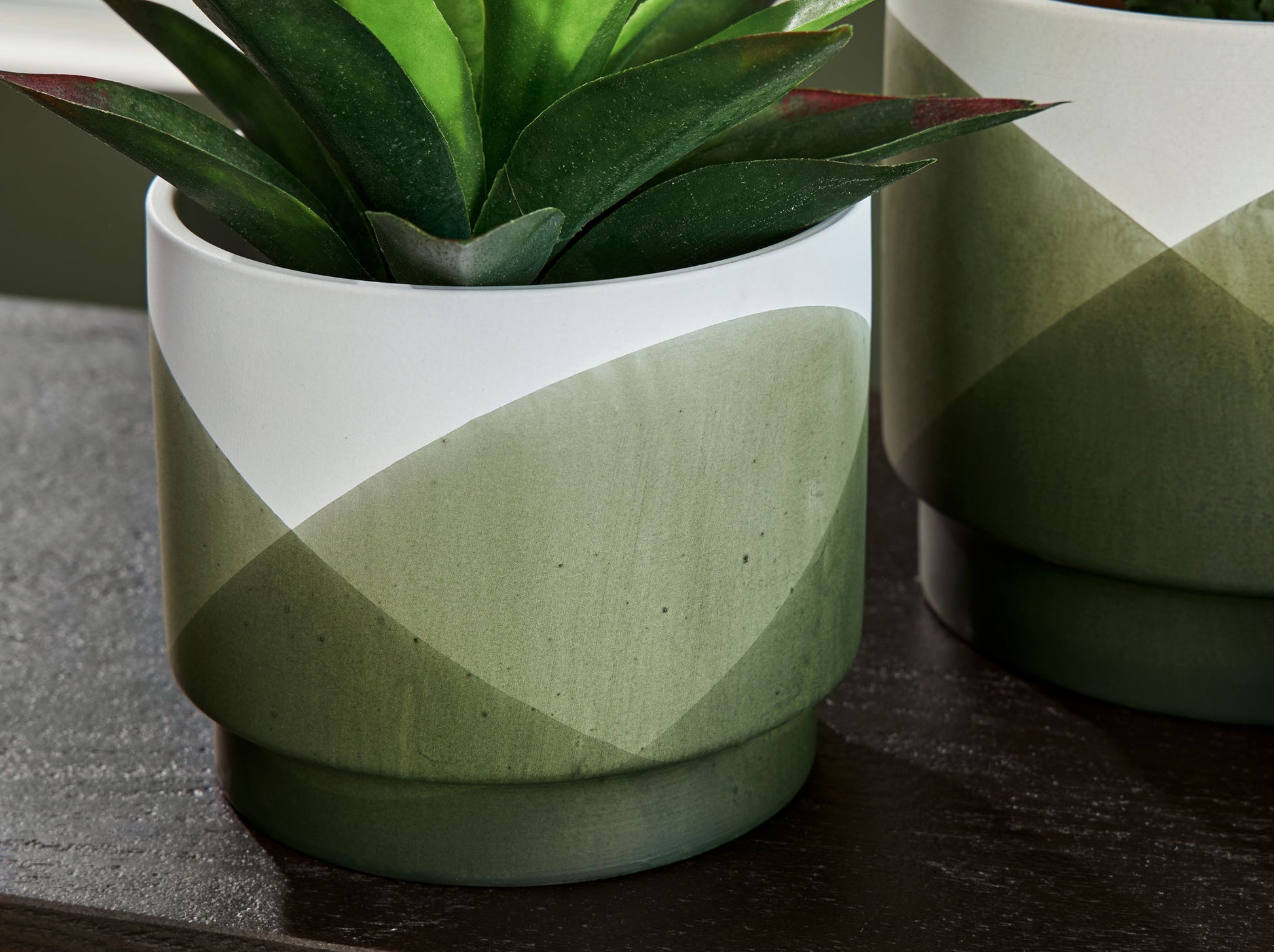 Ardenridge - Green / White - Planter Set (Set of 2) - Hornell Furniture Outlet