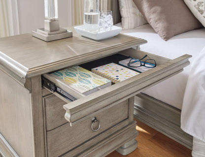 Lexorne - Gray - Three Drawer Night Stand - Hornell Furniture Outlet