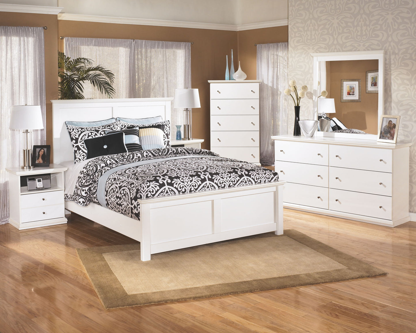 Bostwick Shoals - White - Five Drawer Chest - Hornell Furniture Outlet