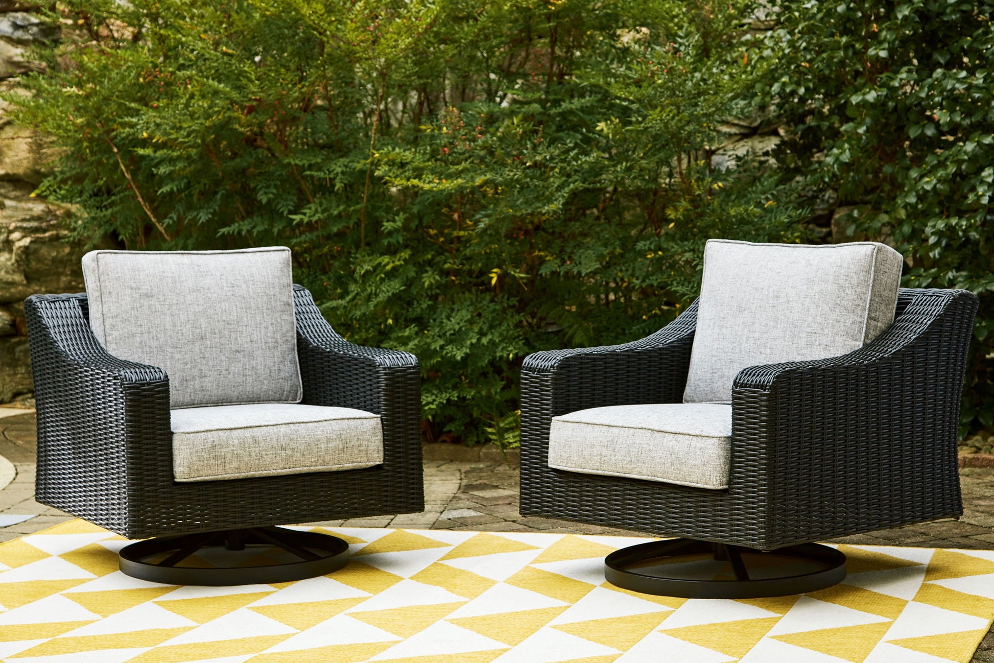 Beachcroft - Swivel Lounge Chair - Hornell Furniture Outlet