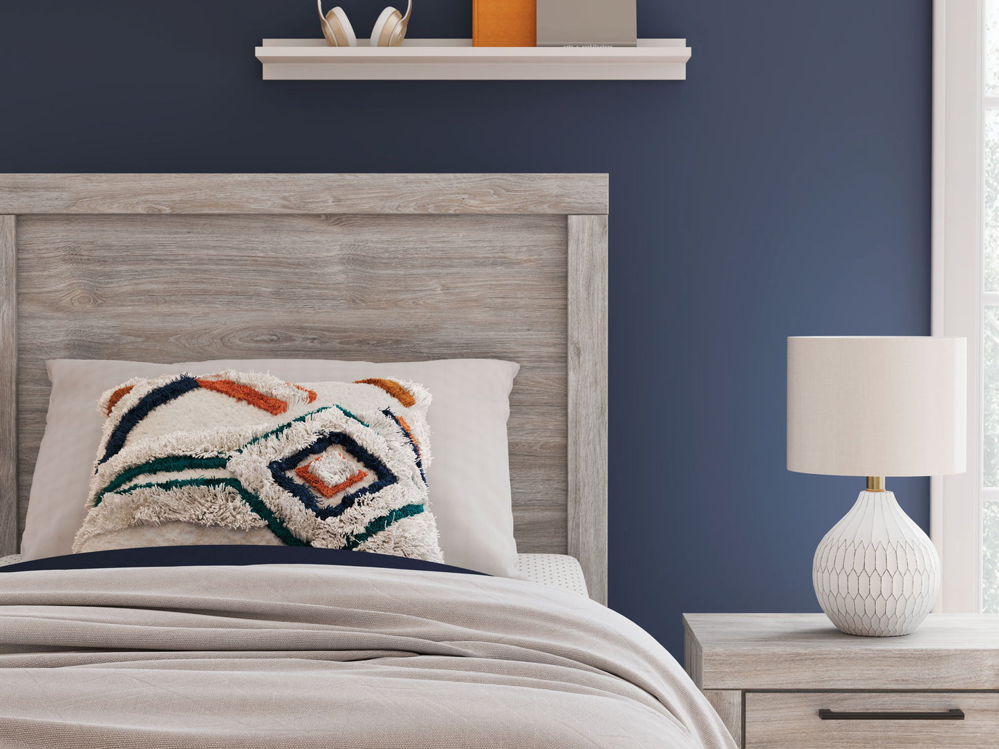 Broachmyn - Panel Bed - Hornell Furniture Outlet