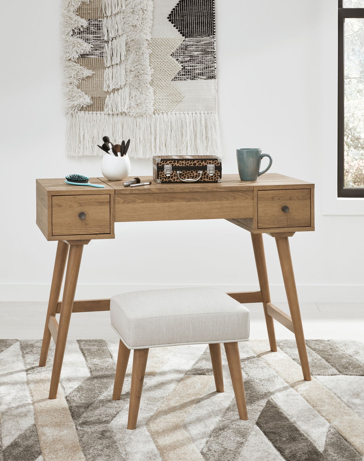 Thadamere - Vanity Stool - Hornell Furniture Outlet
